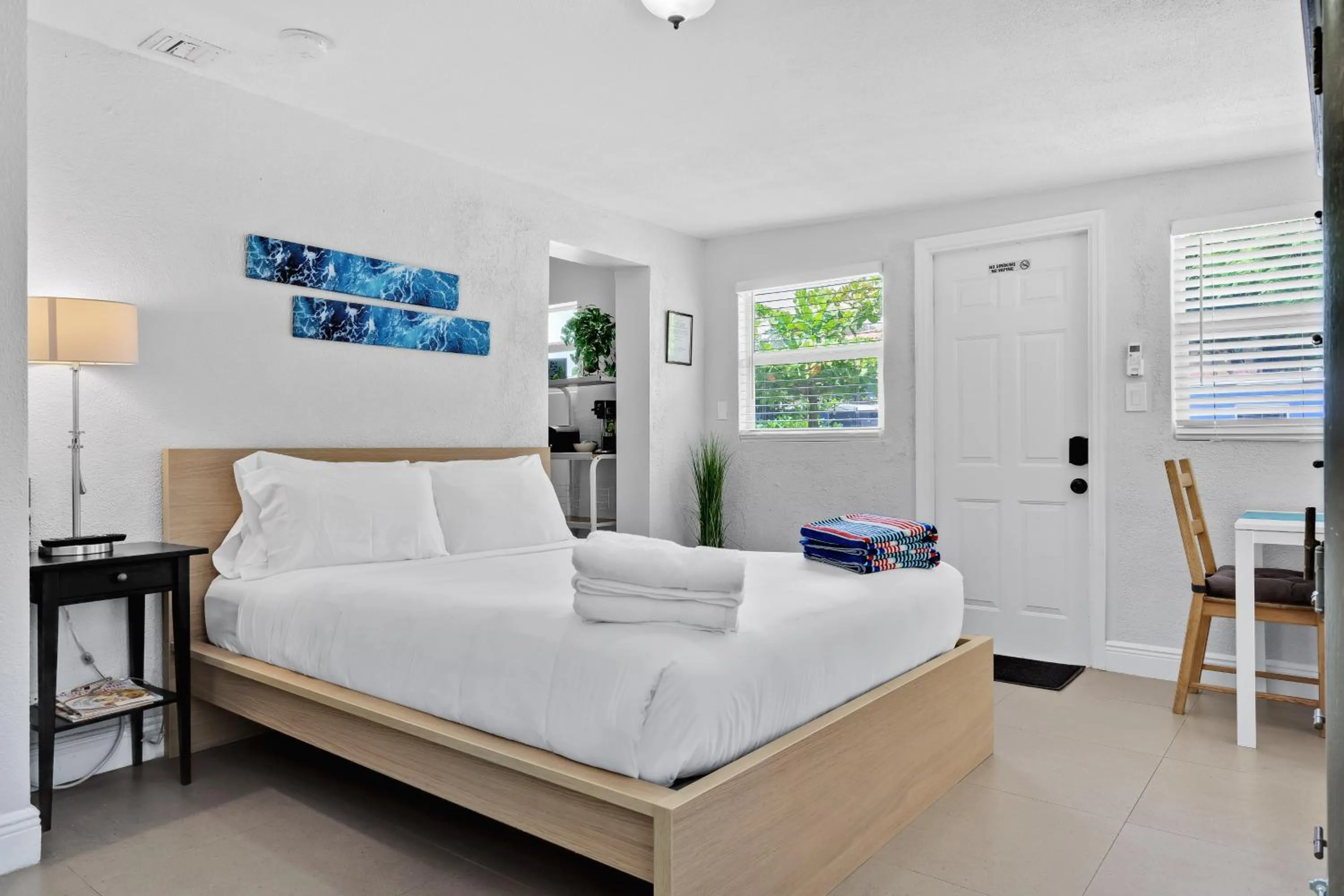 Photo of the whole room in The Blue House Fort Lauderdale Airport/Cruise