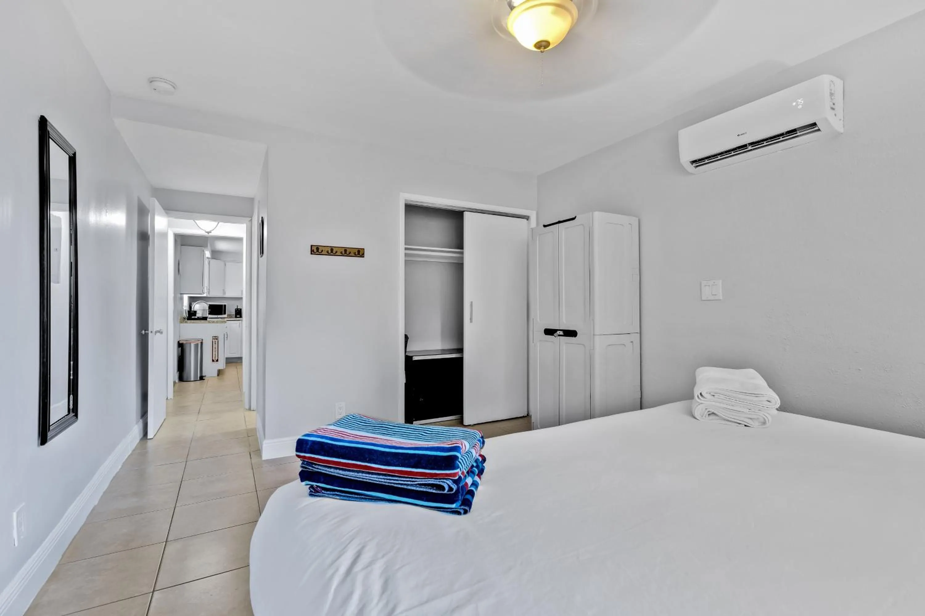 Bedroom in The Blue House Fort Lauderdale Airport/Cruise