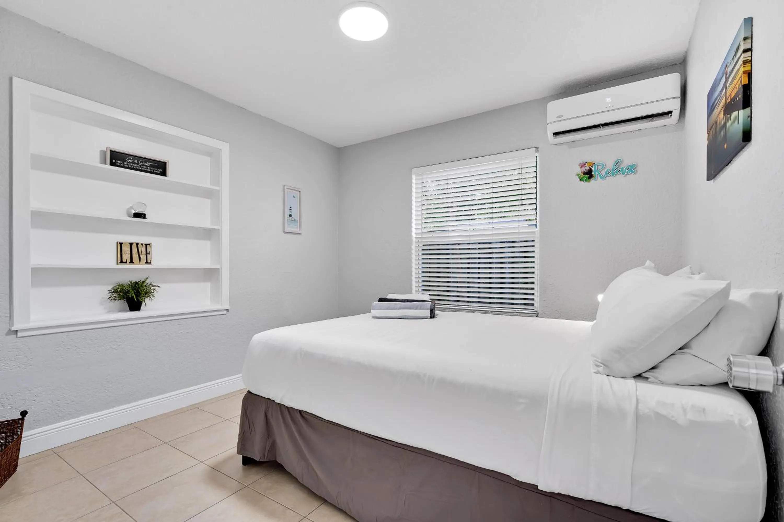 Bedroom in The Blue House Fort Lauderdale Airport/Cruise