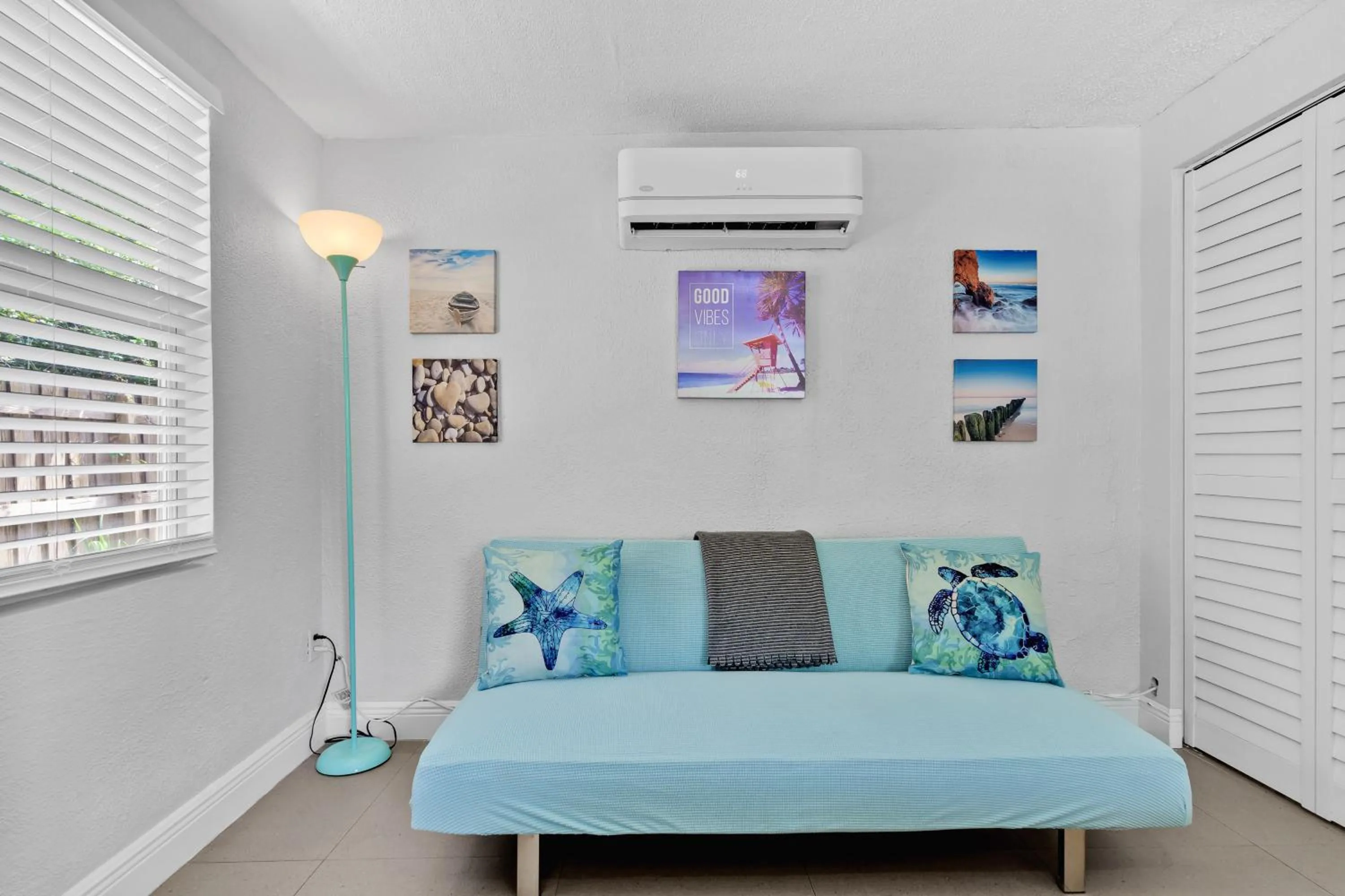 Seating area in The Blue House Fort Lauderdale Airport/Cruise