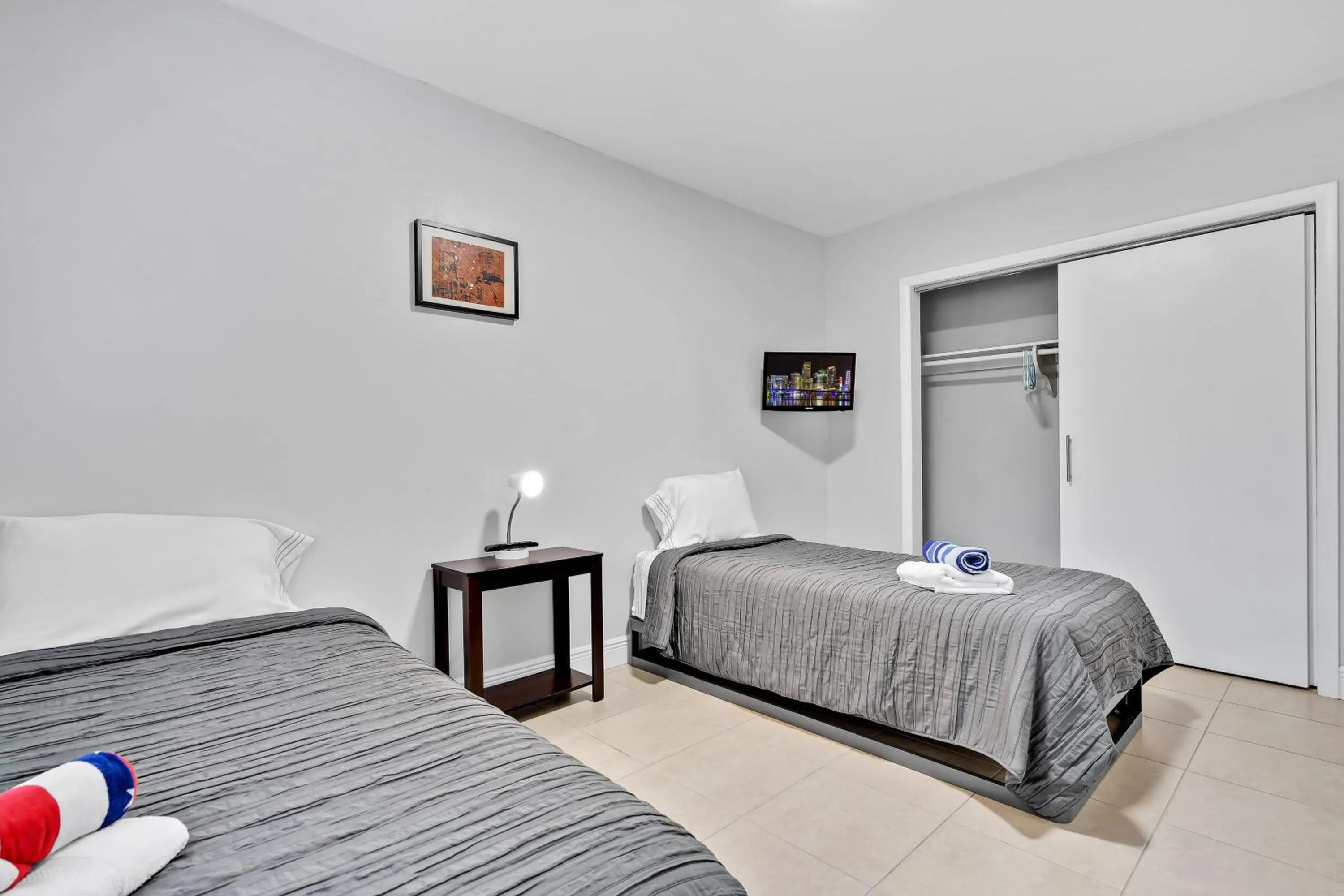 Bedroom in The Blue House Fort Lauderdale Airport/Cruise