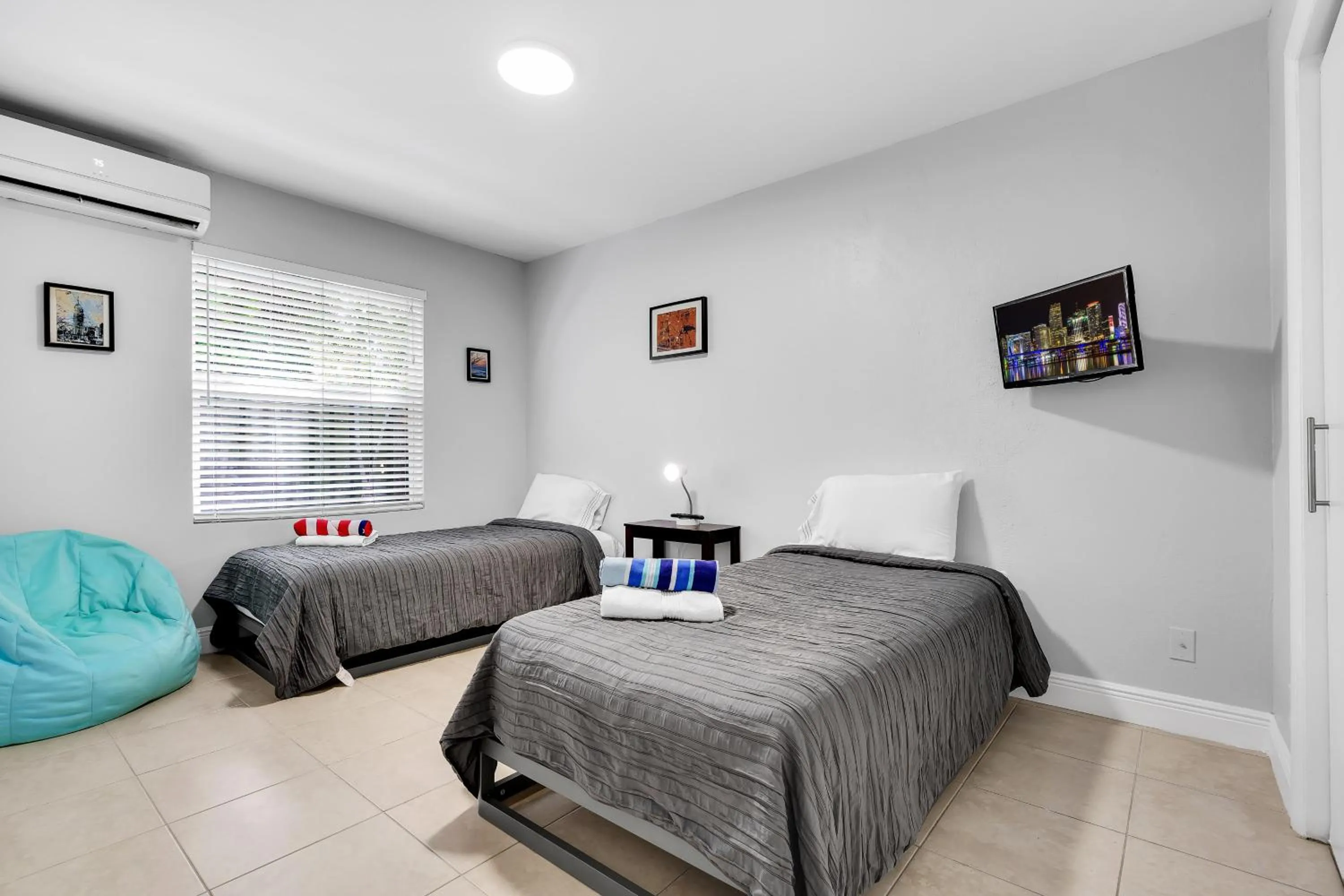 Bedroom in The Blue House Fort Lauderdale Airport/Cruise