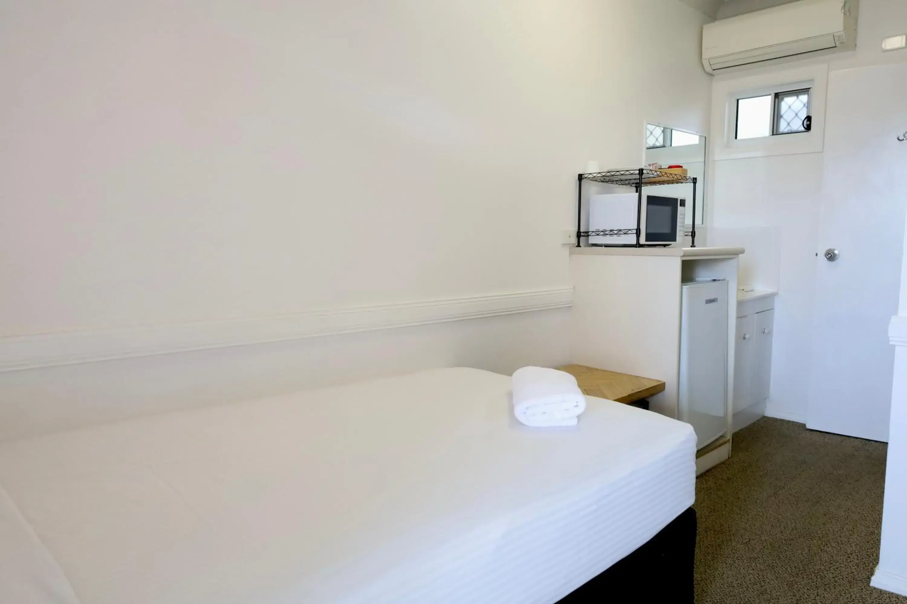 Single Room with Private Bathroom in Park Avenue Hotel Motel Single Room with Private Bathroom in Park Avenue Hotel Motel