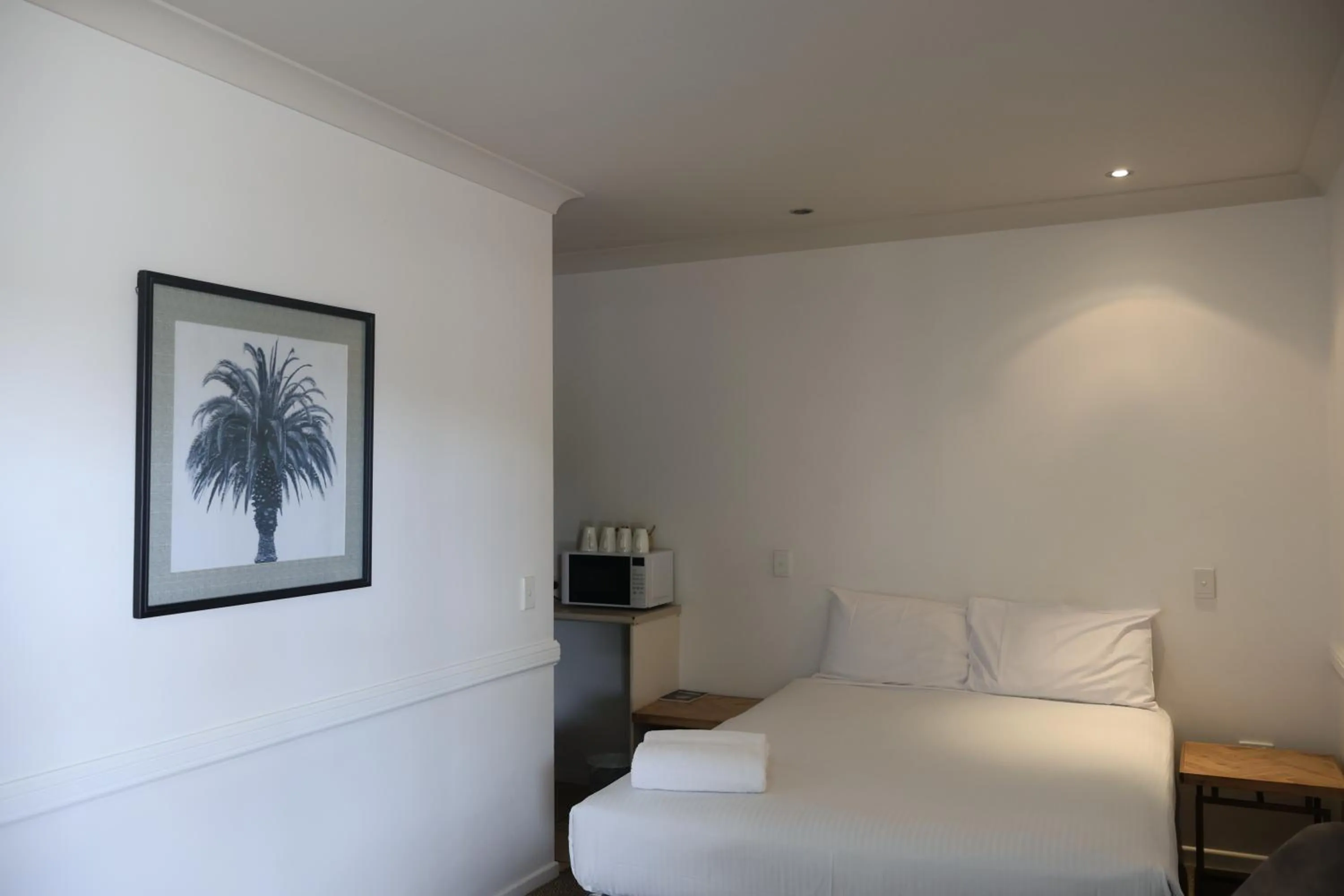 Bed in Park Avenue Hotel Motel