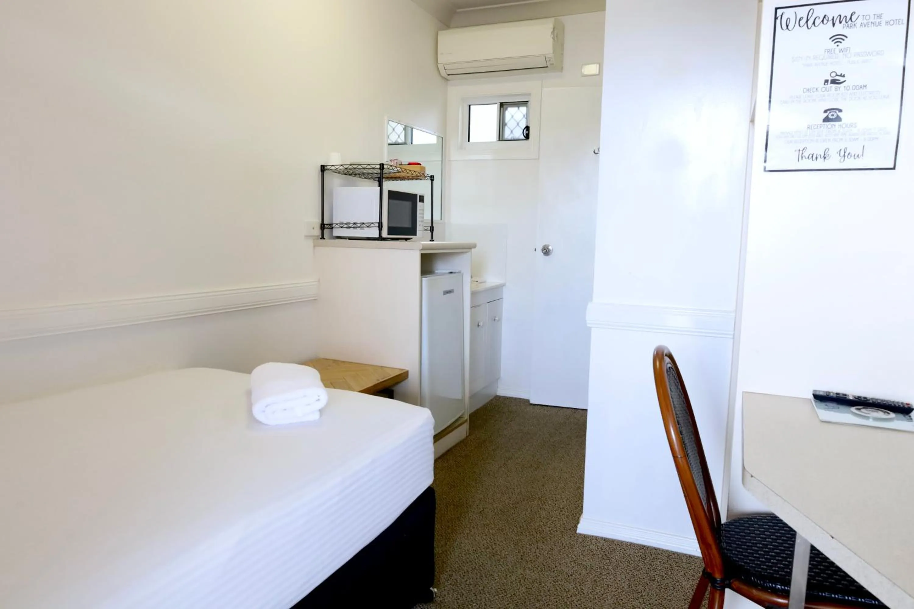 Bed in Park Avenue Hotel Motel