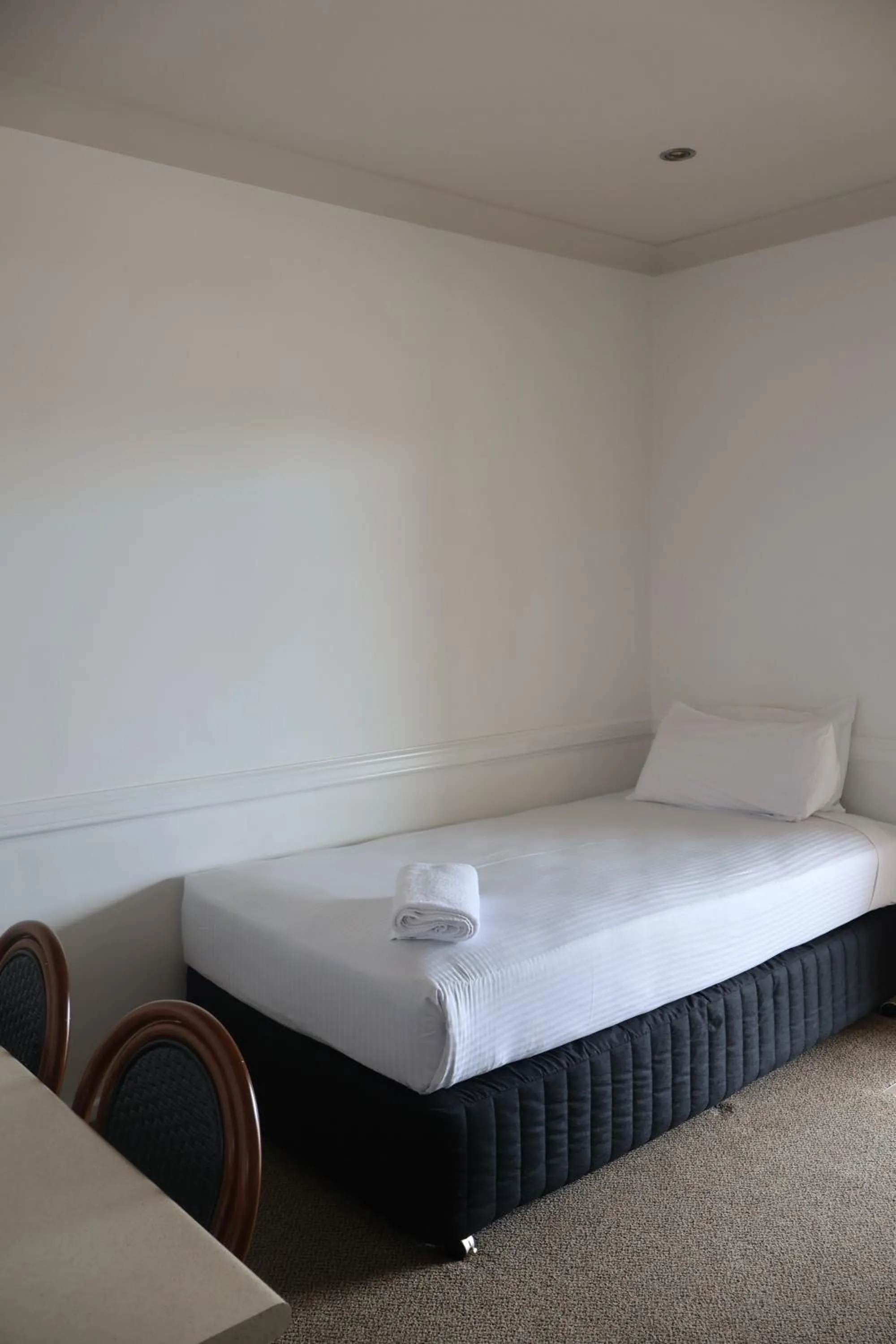 Bed in Park Avenue Hotel Motel