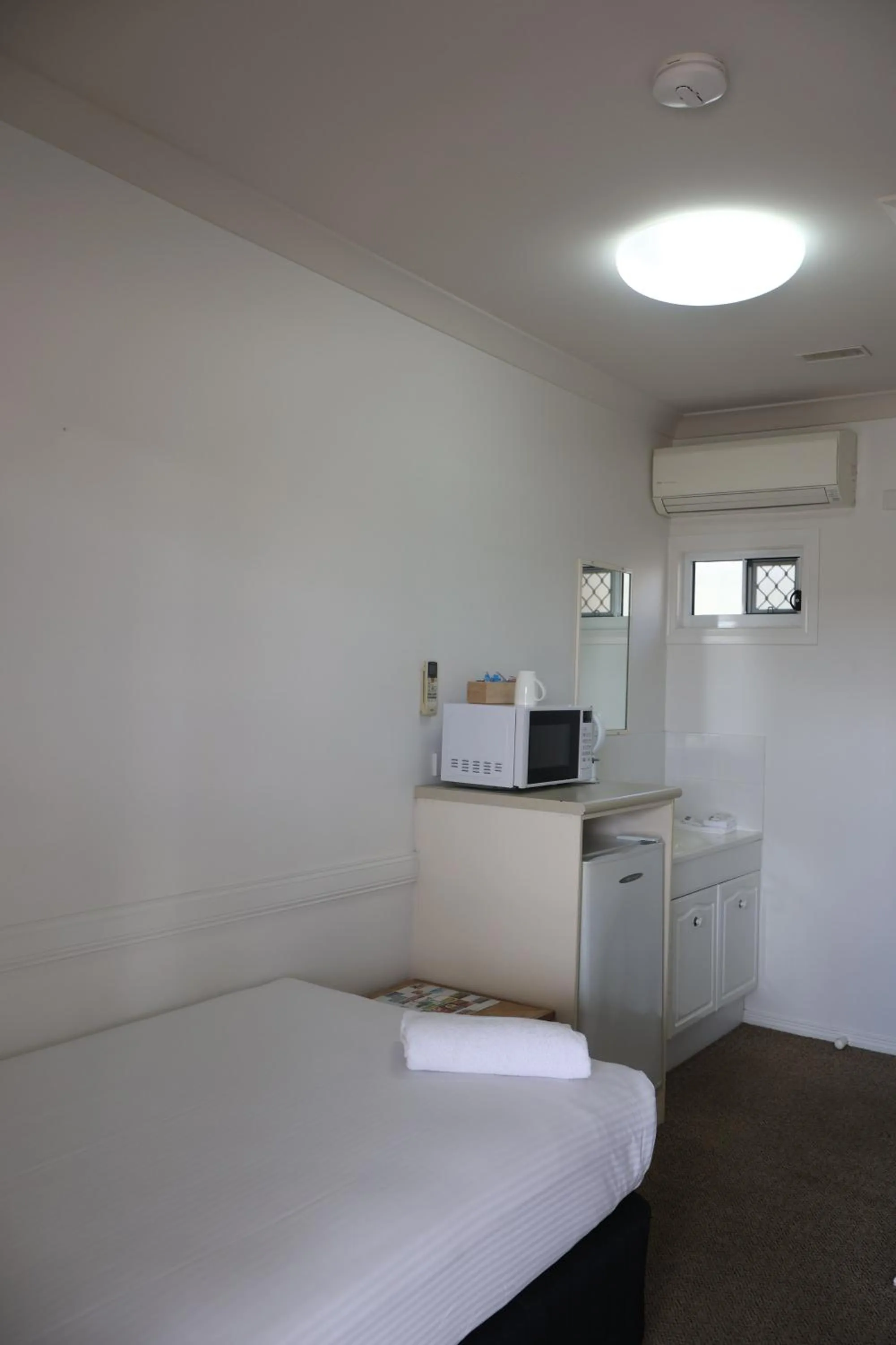 Bedroom, Bed in Park Avenue Hotel Motel