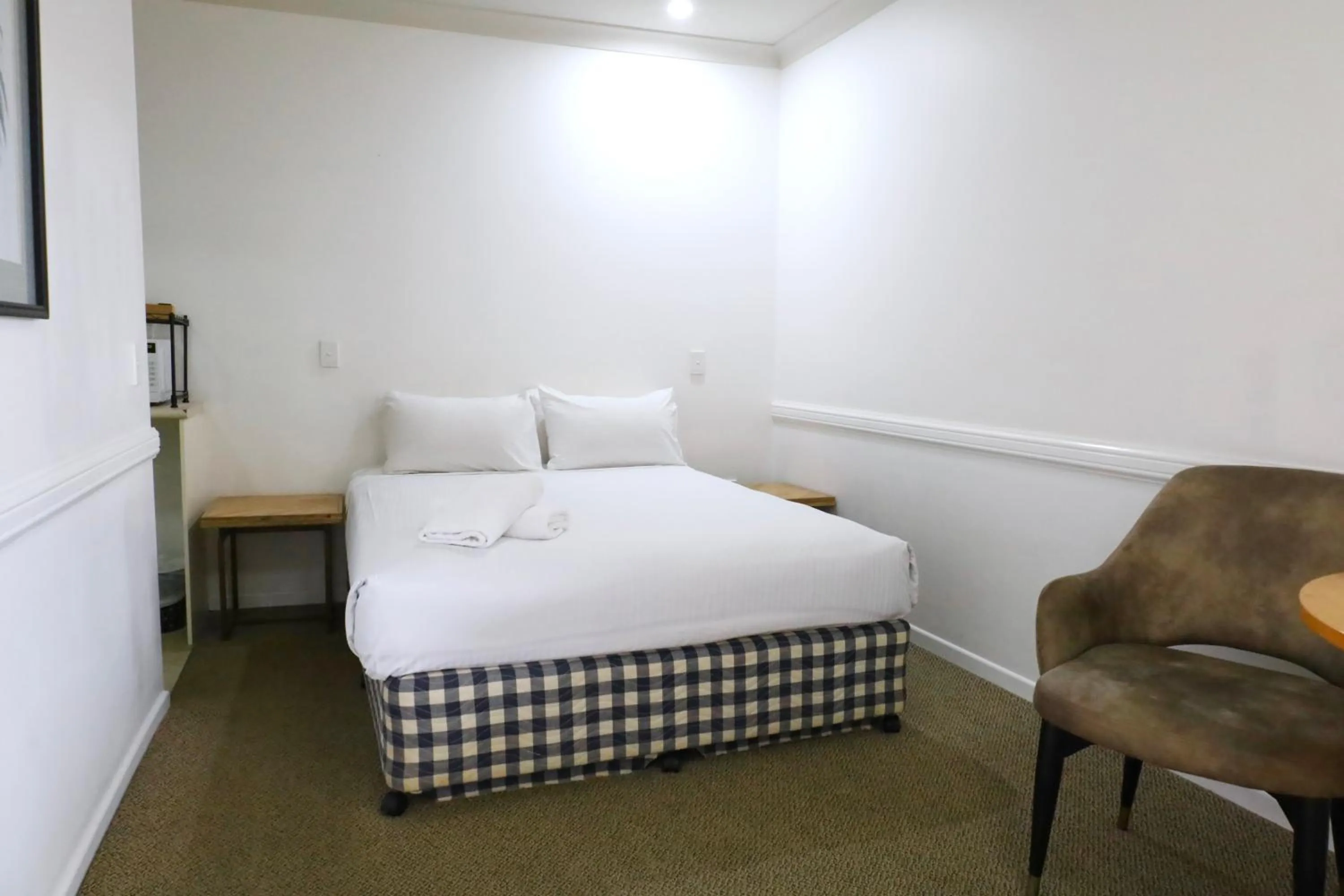 Bed in Park Avenue Hotel Motel