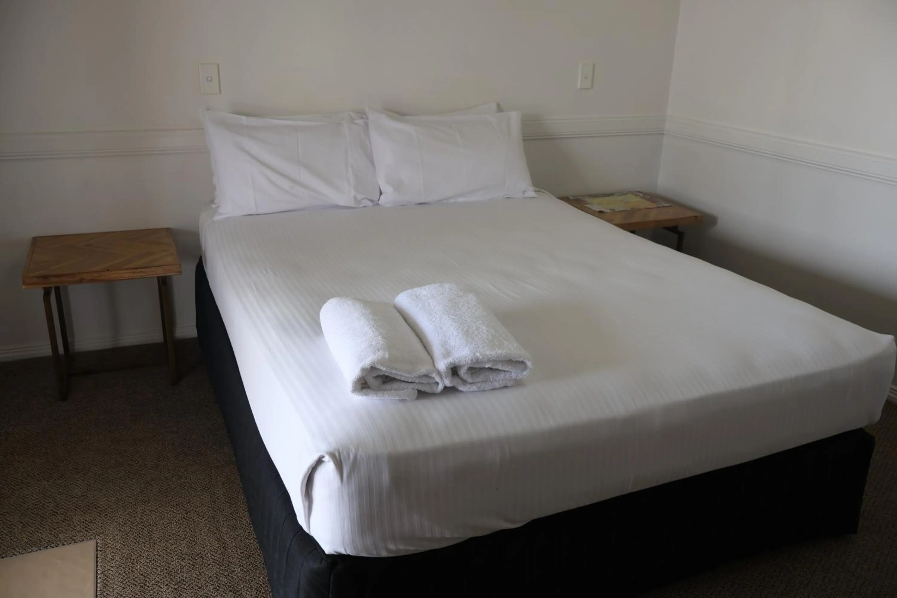 Bed in Park Avenue Hotel Motel