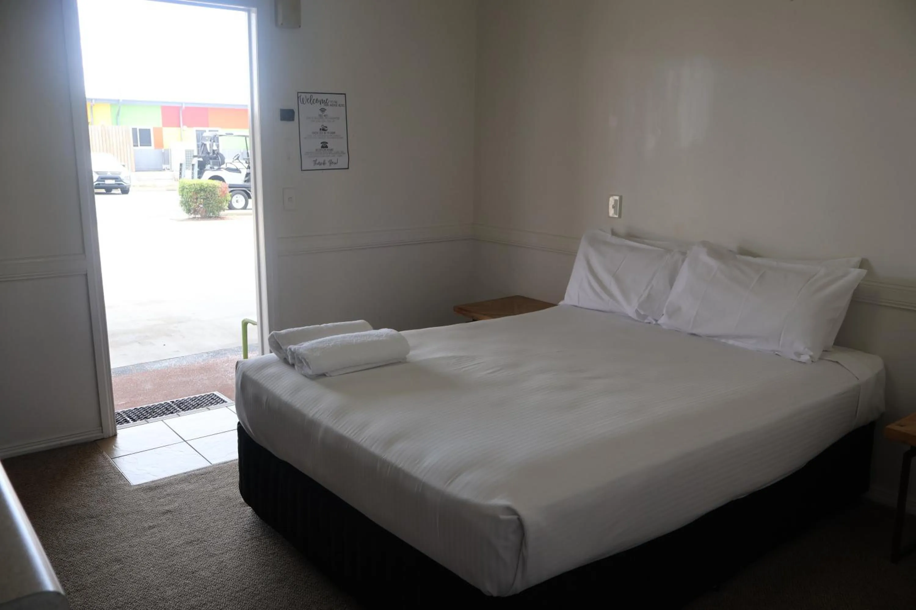 Bed in Park Avenue Hotel Motel