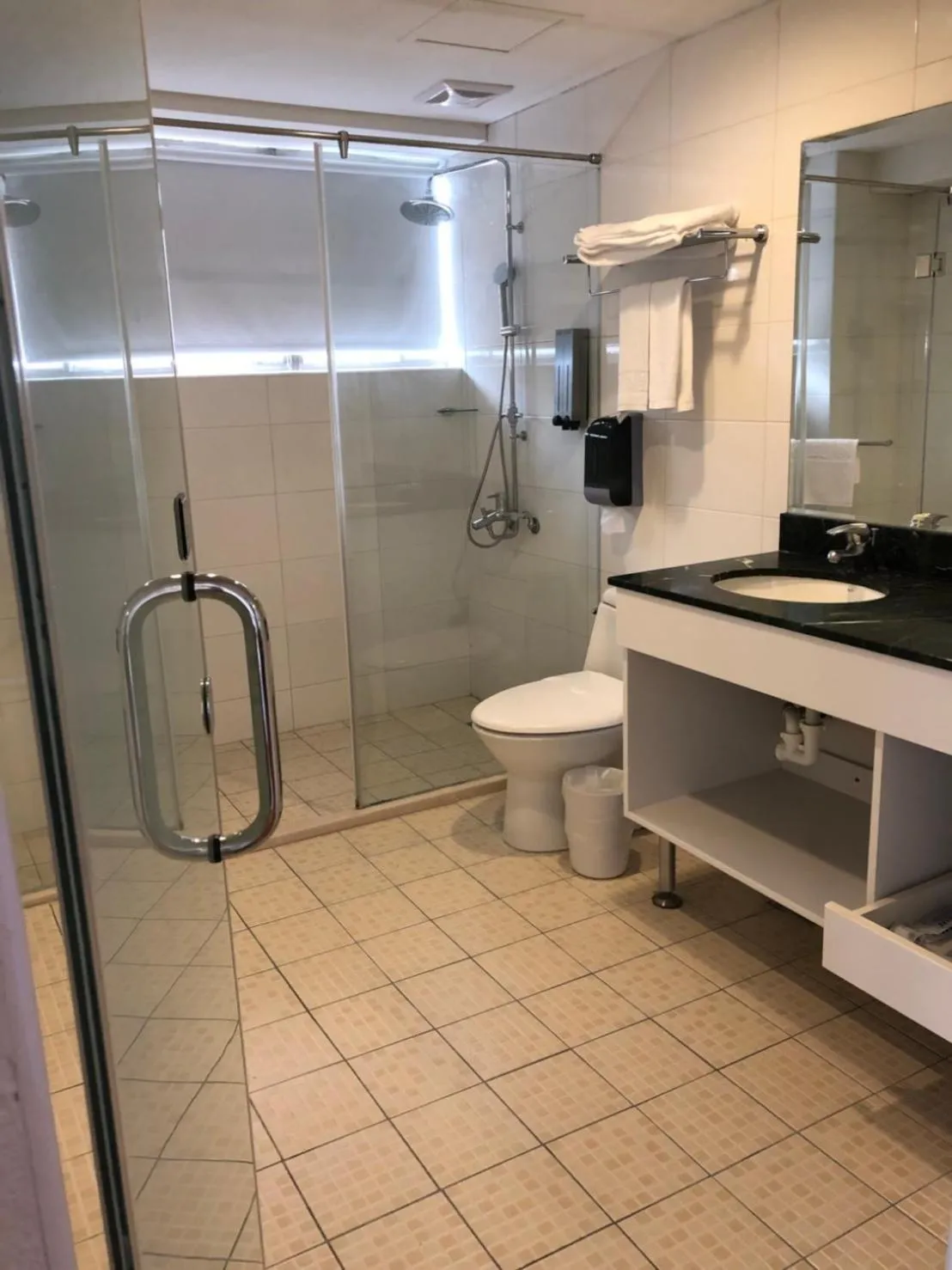 Shower in Ocean Hayline Hotel