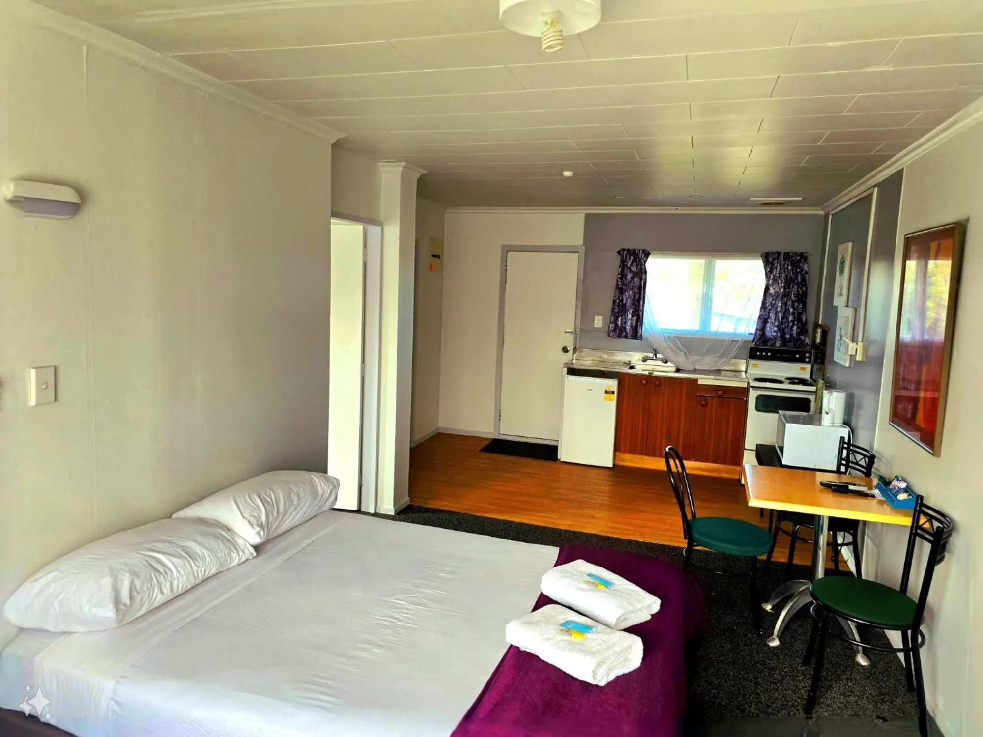 Bedroom in Putaruru Arms Motor Inn