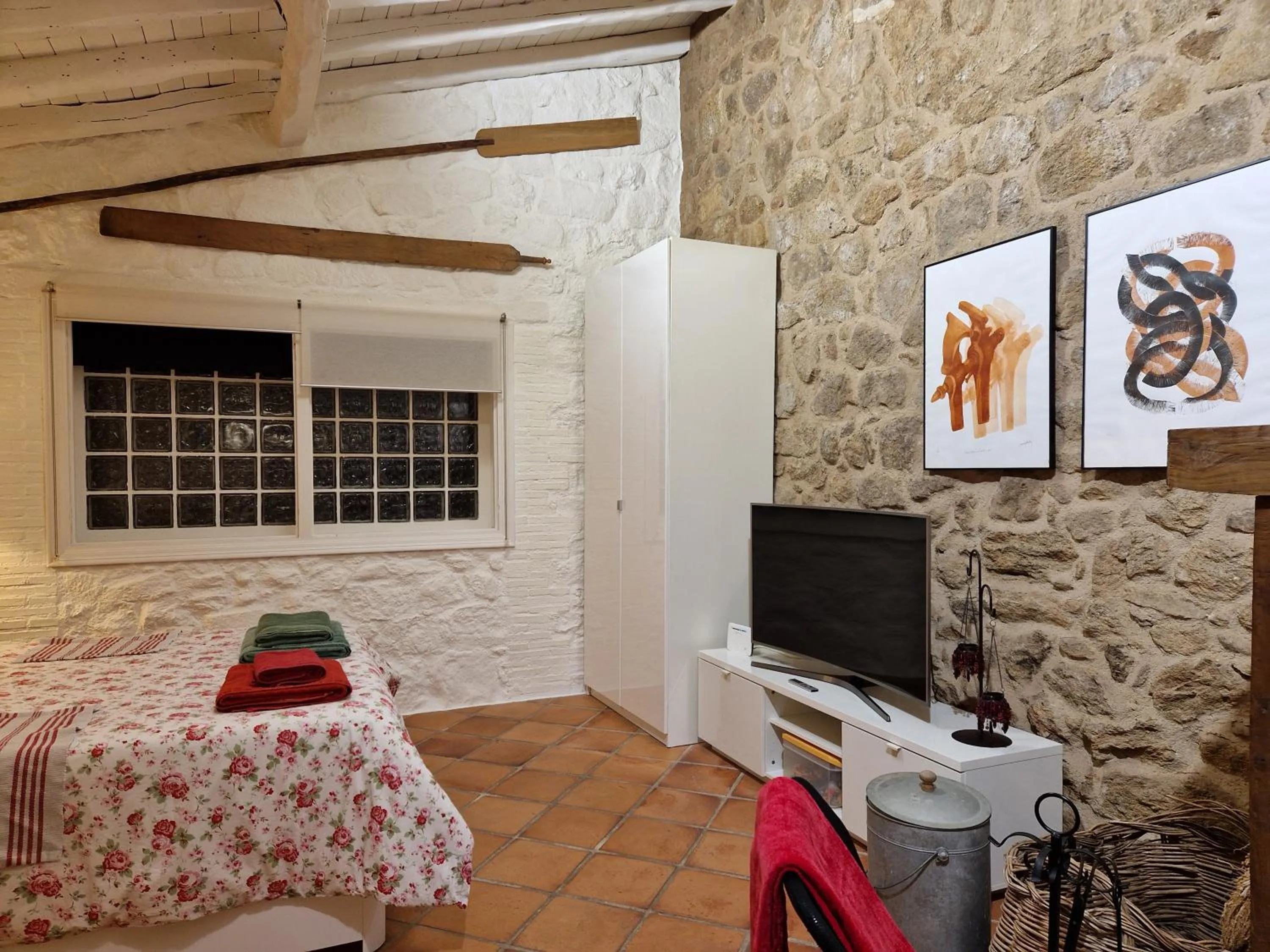 TV and multimedia, Bed in El Atalanto