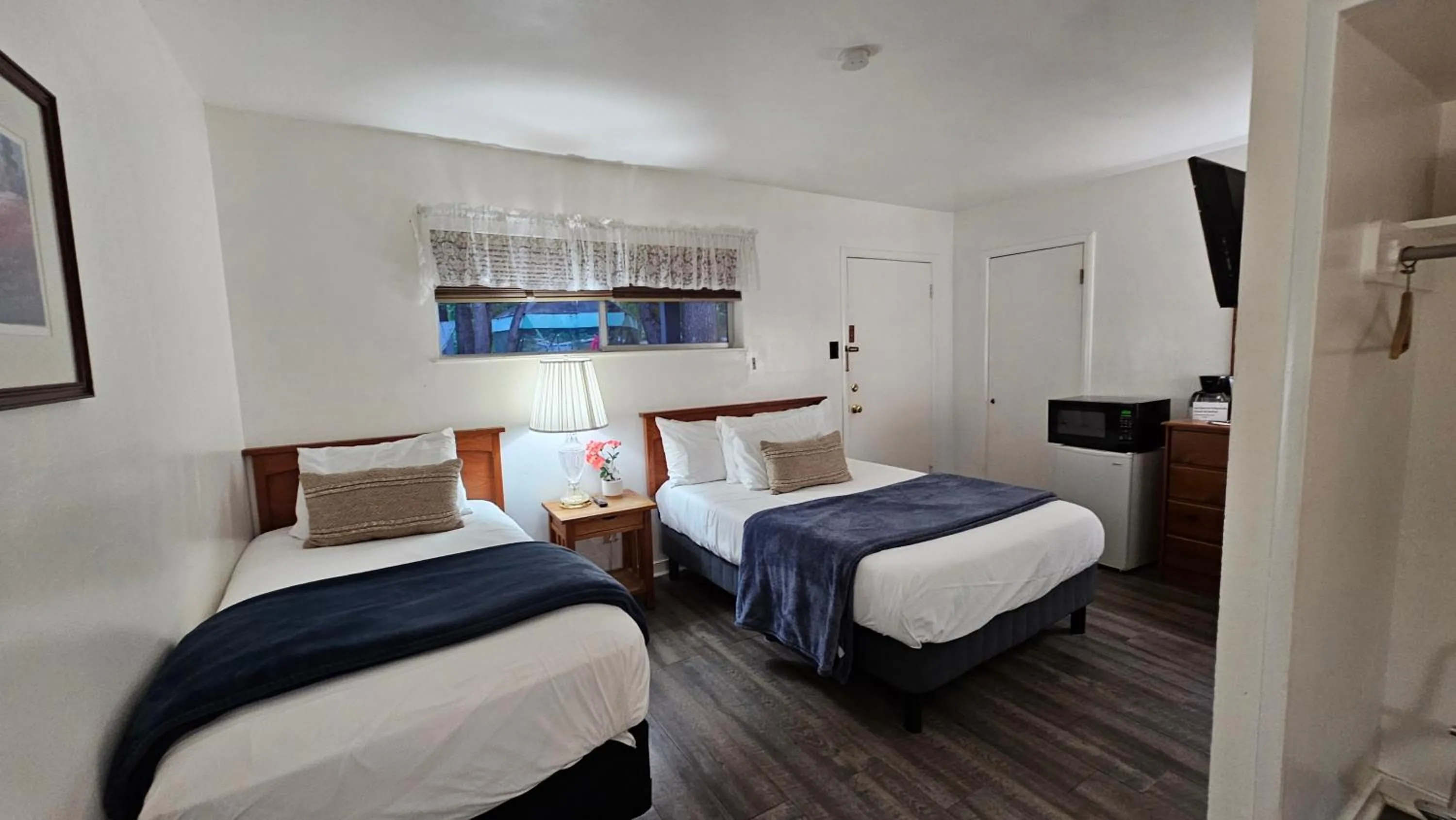 Double or Twin Room - single occupancy in cedarlodge motel dunsmuir ca