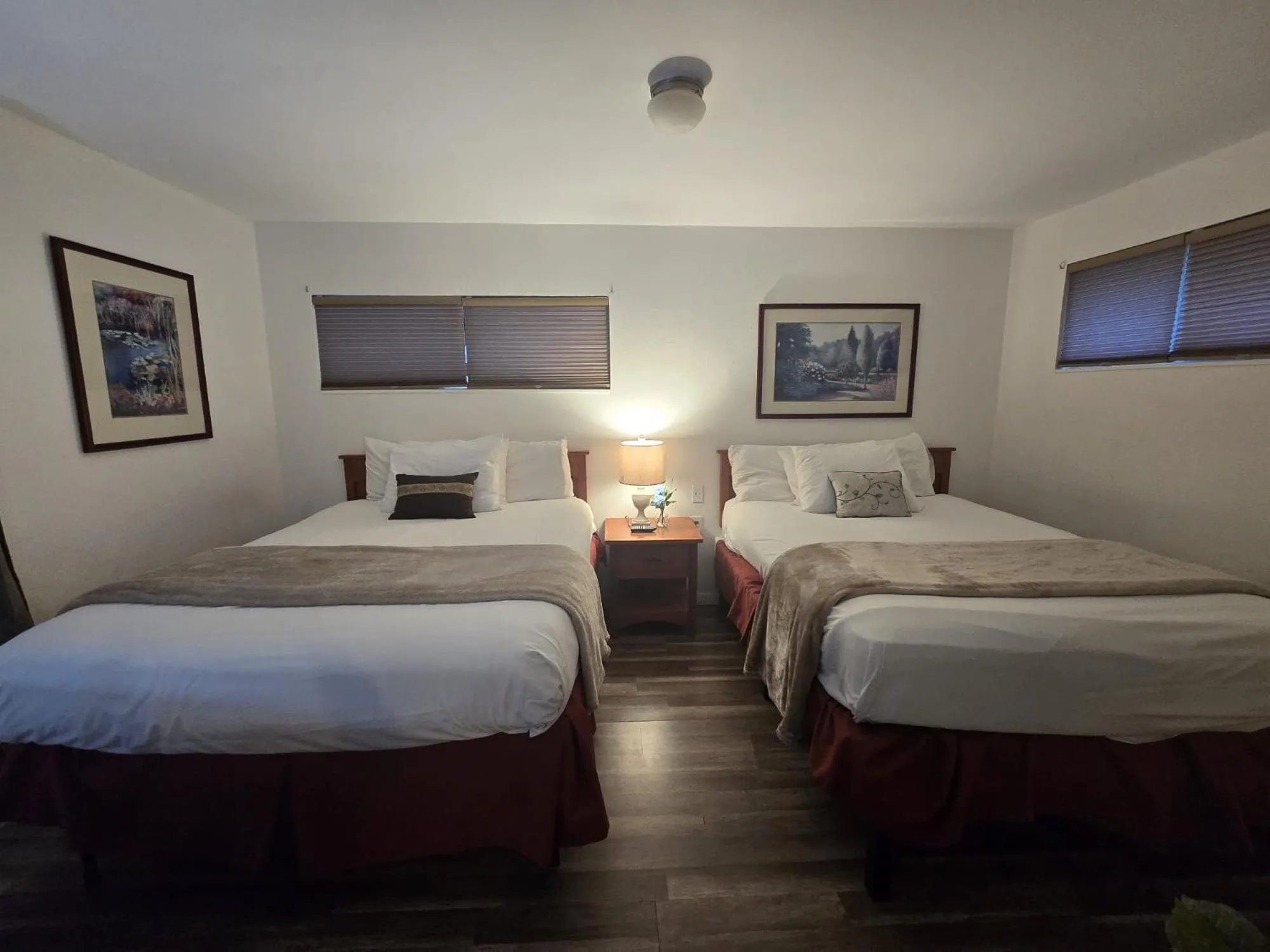 Superior Queen Room in cedarlodge motel dunsmuir ca