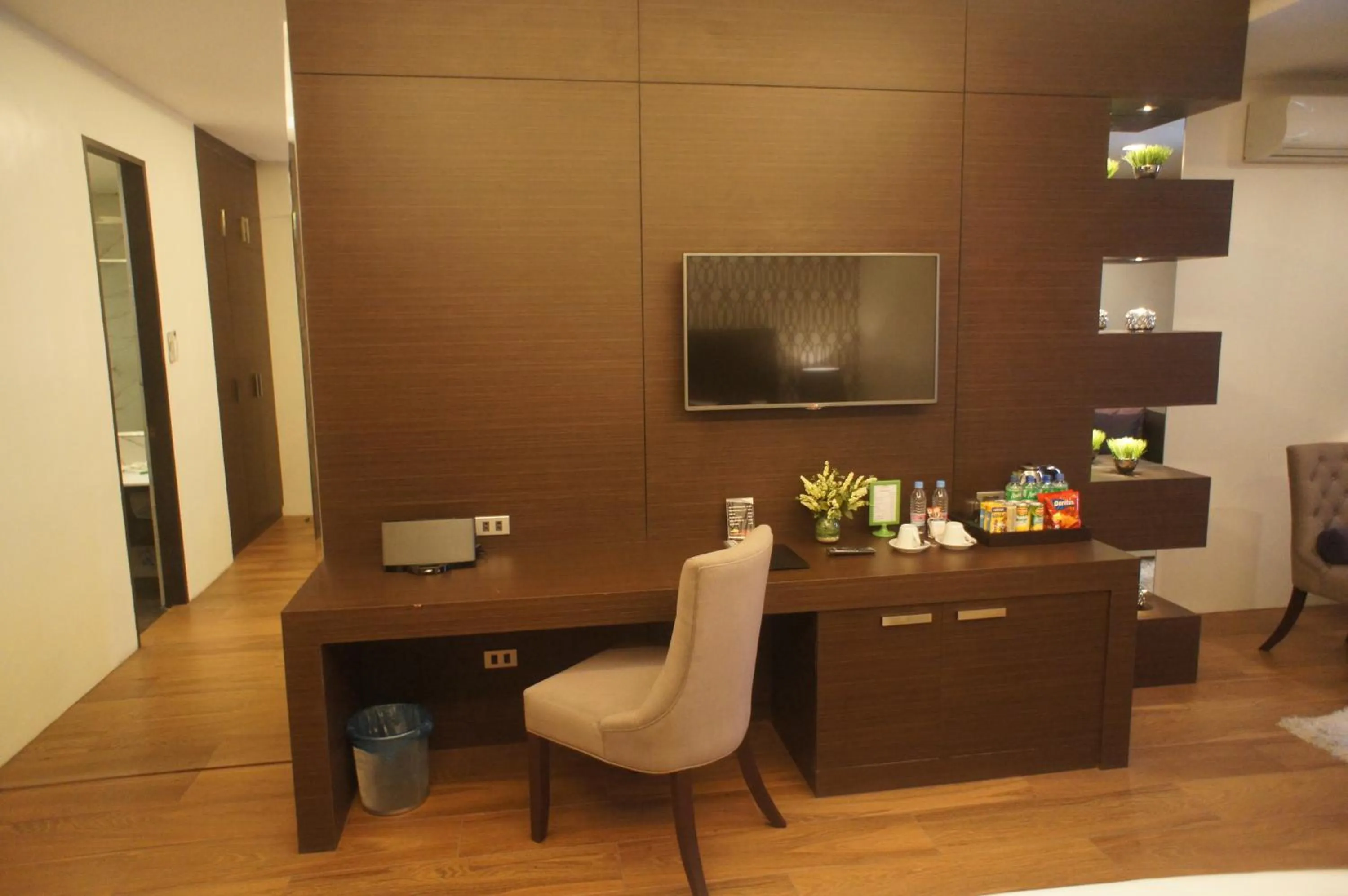 TV and multimedia in Lenox Hotel