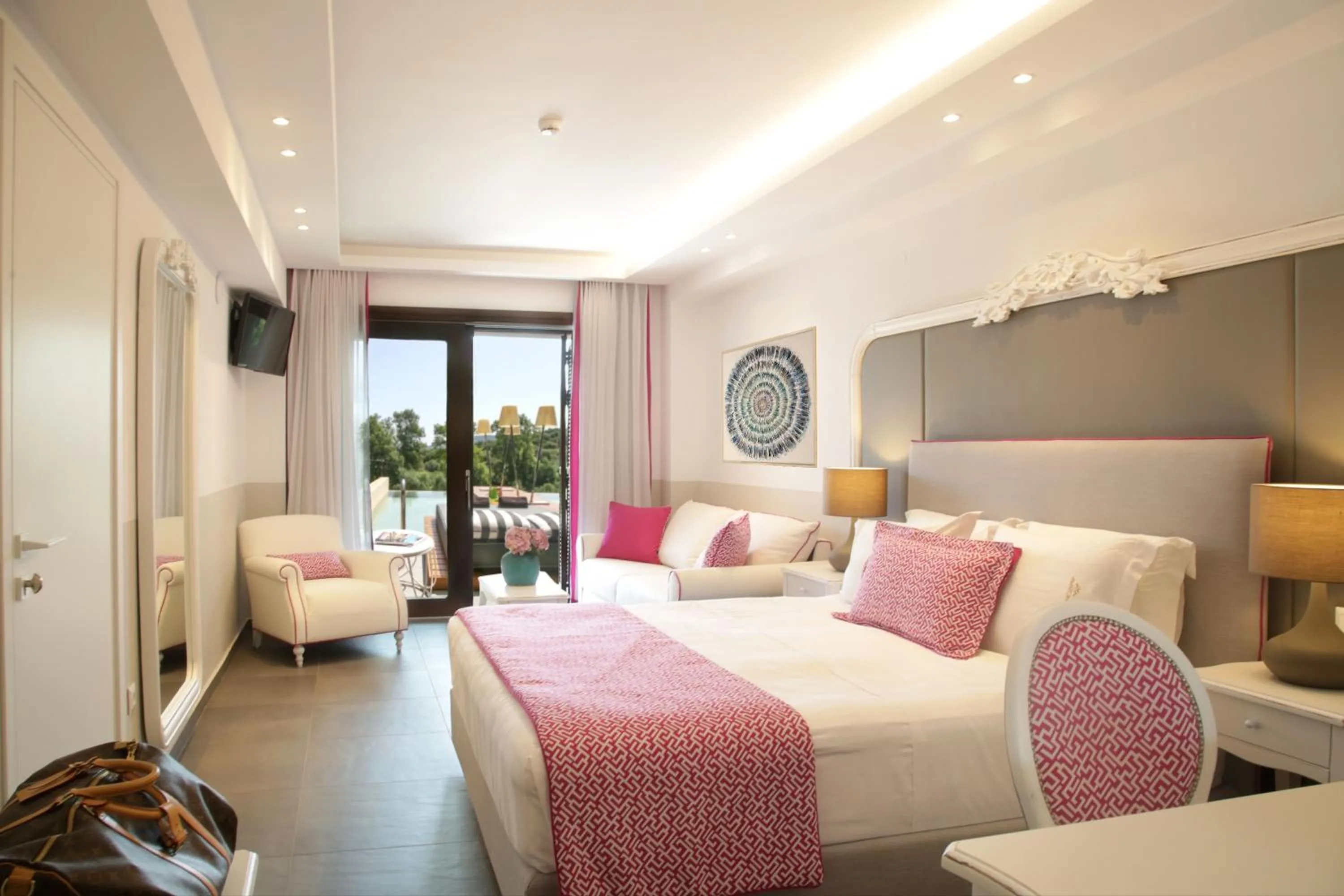 TV and multimedia, Bed in Avaton Luxury Beach Resort - Relais & Chateaux