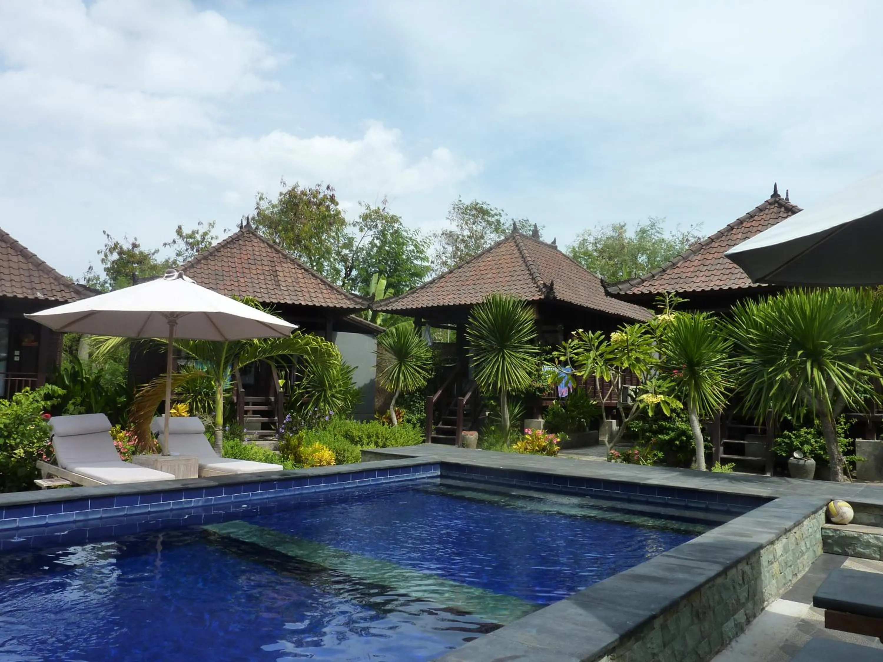 Swimming pool in Perdana Homestay Lembongan