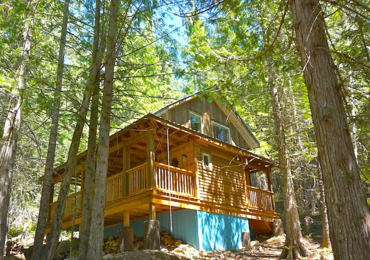 Facade/entrance in Logden Lodge