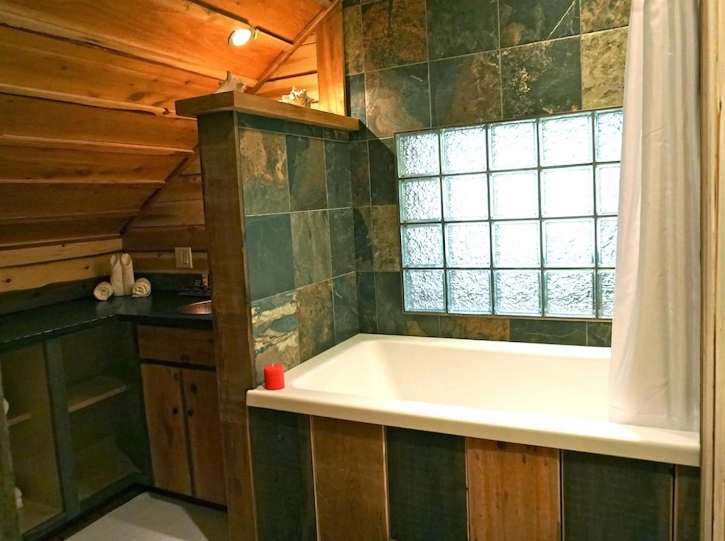 Bathroom in Logden Lodge