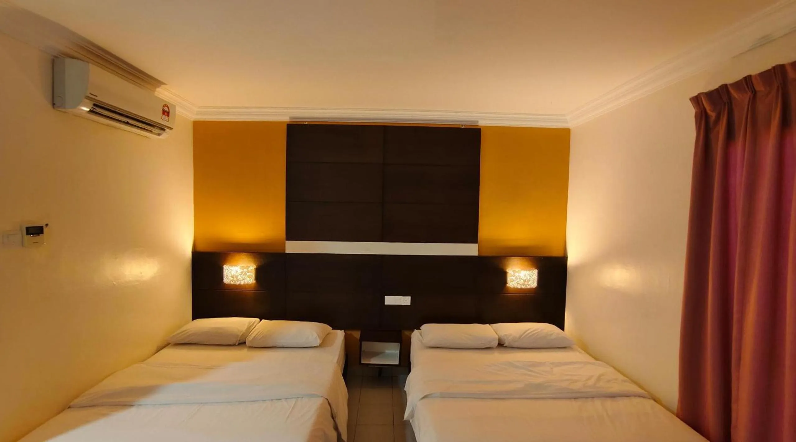 Photo of the whole room, Bed in Casa Idaman Motel Langkawi