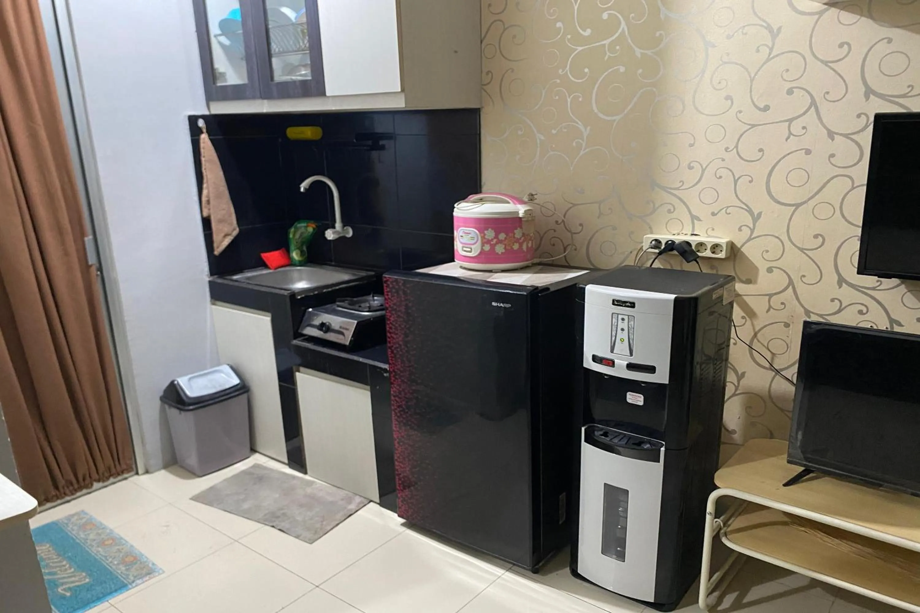Kitchen or kitchenette in Apartment Bassura City by Berkah Estate