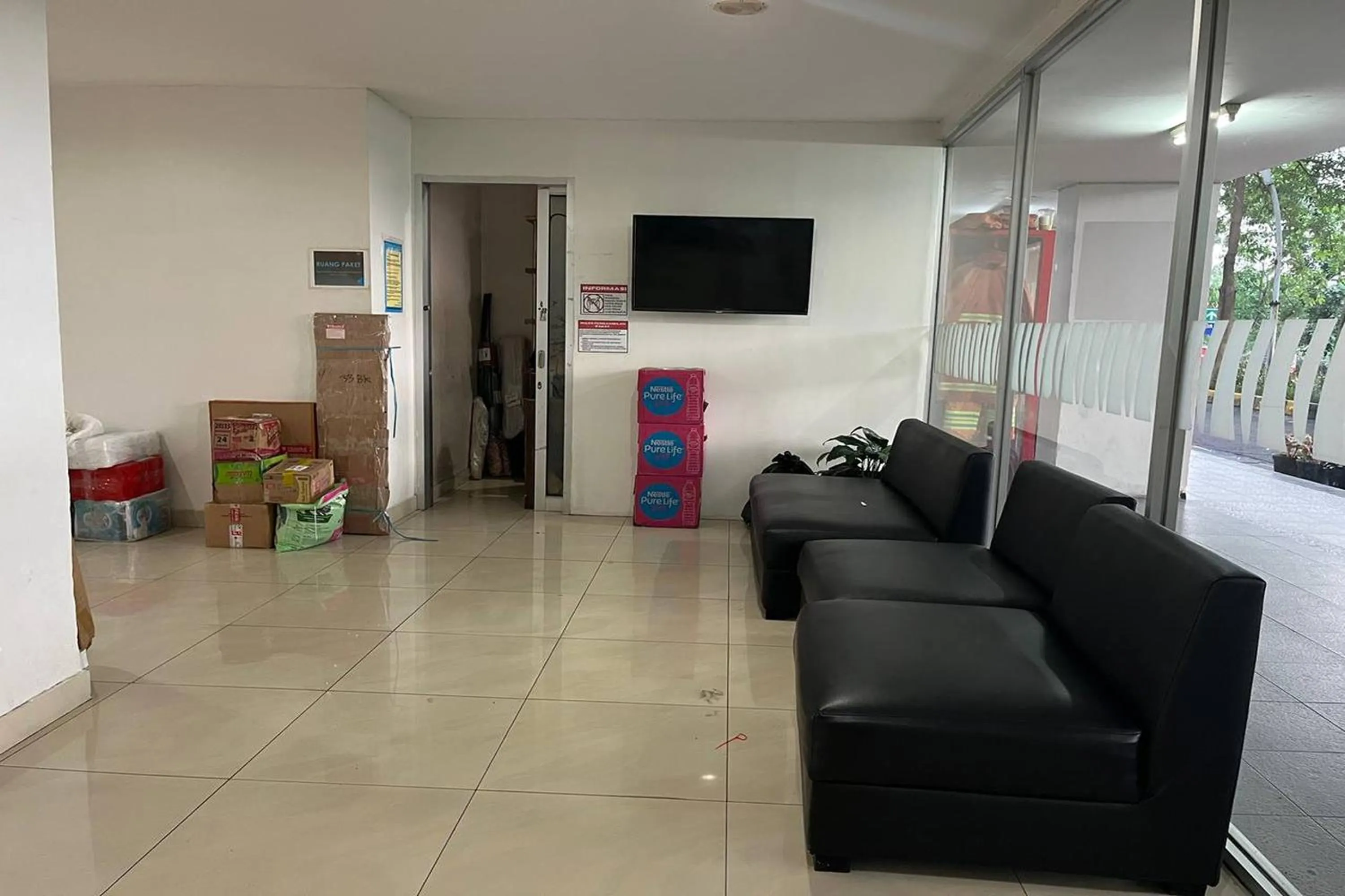 Lobby or reception in Apartment Bassura City by Berkah Estate