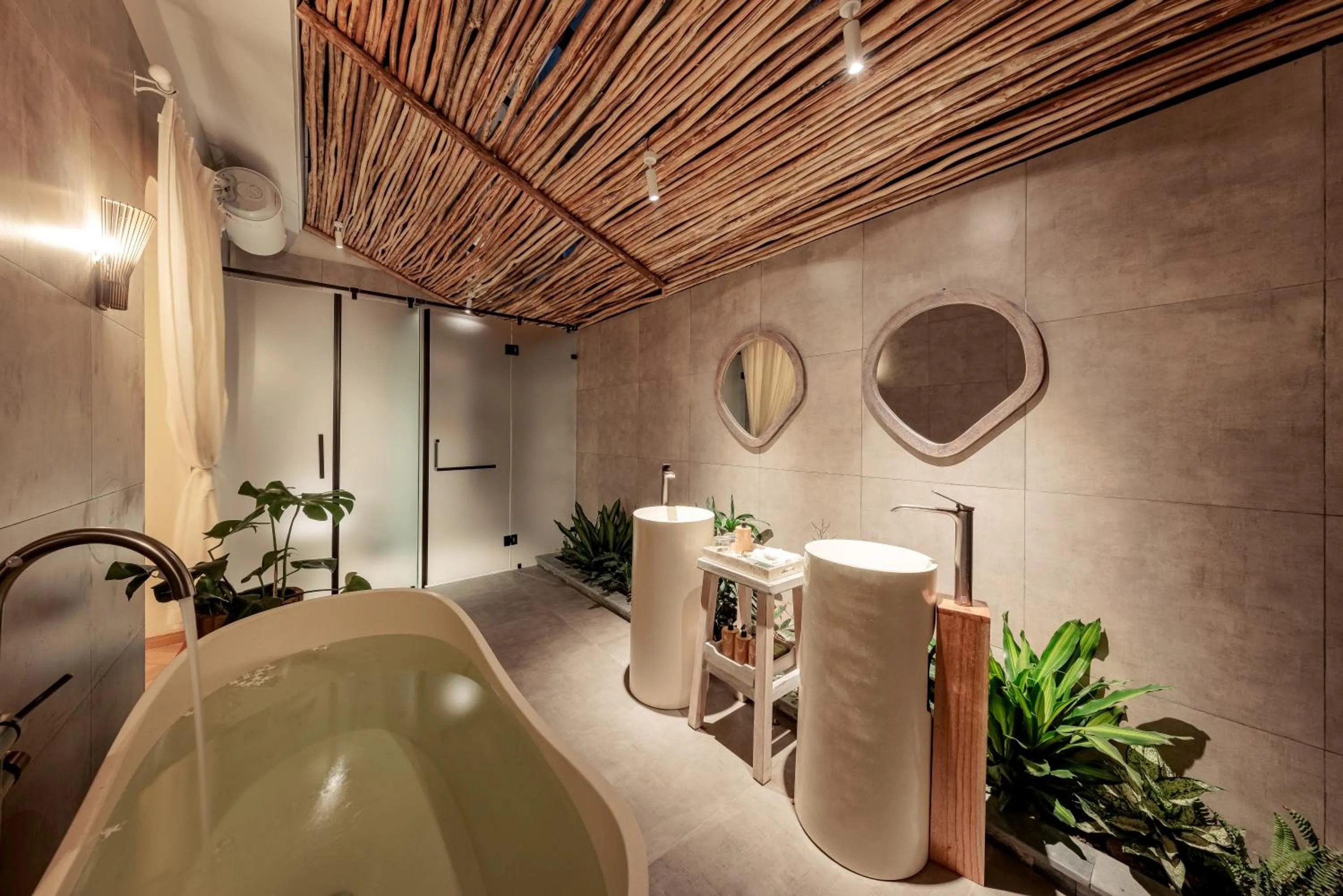 Bath in La Sen Village