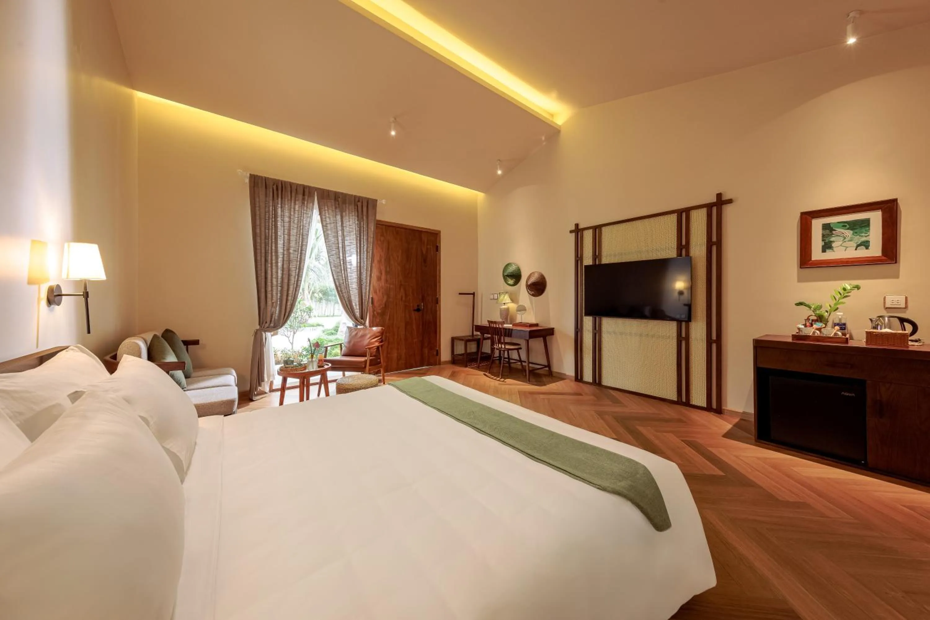 Communal lounge/ TV room, Bed in La Sen Village