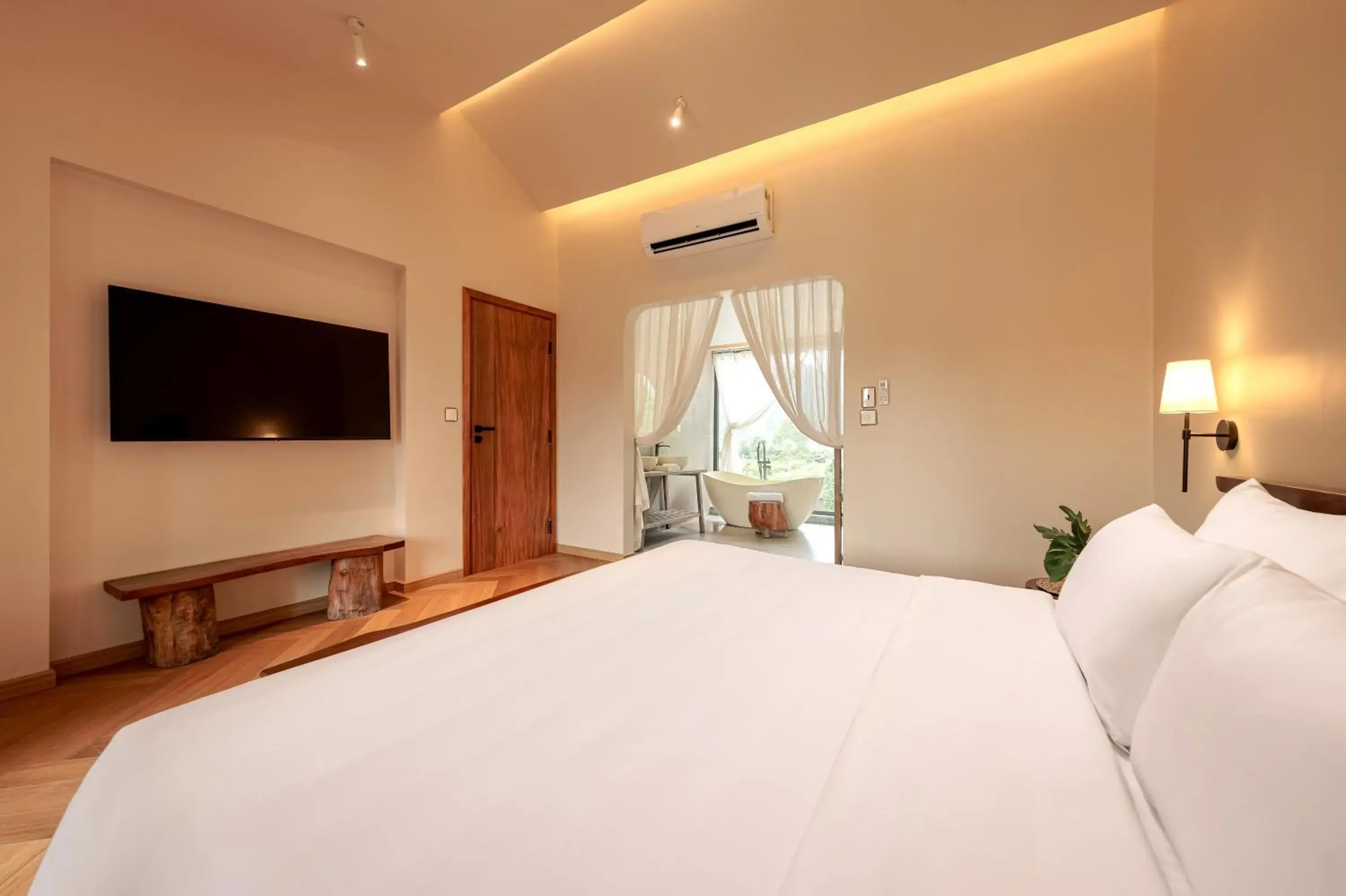 Mountain & Pool View President Suite with Balcony in La Sen Village Mountain & Pool View President Suite with Balcony in La Sen Village