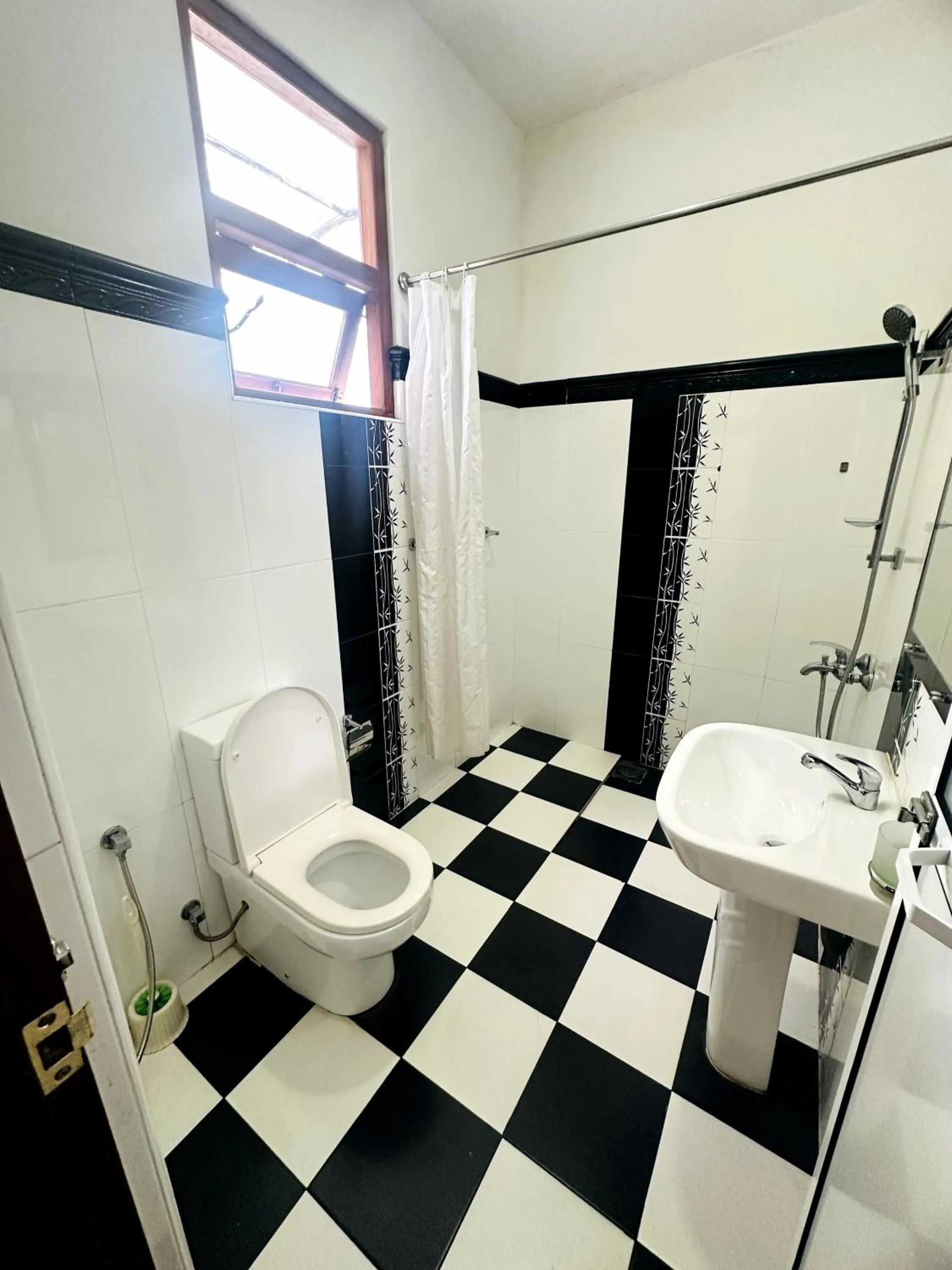 Shower in Ranaya Residence Kandy