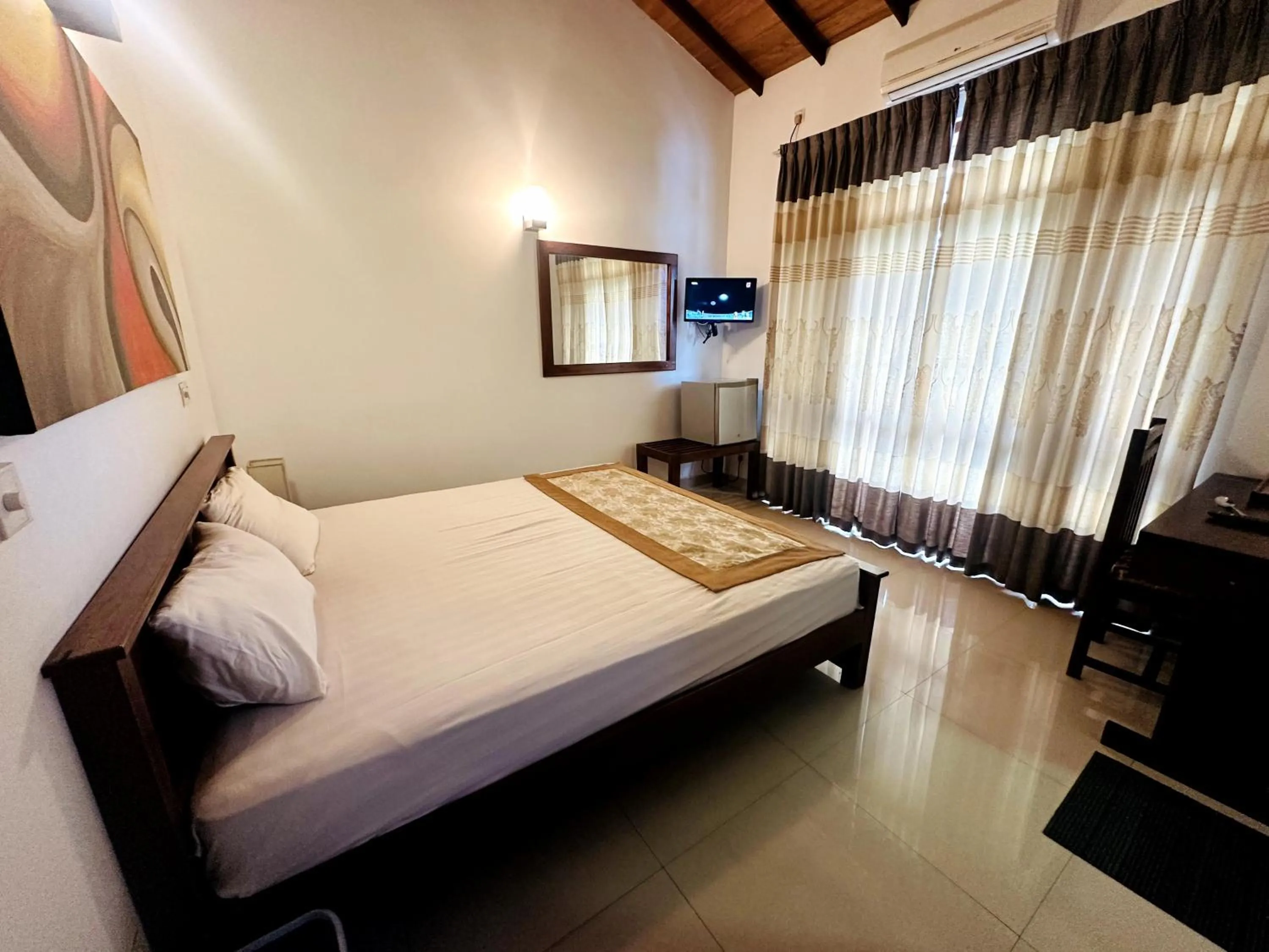 Communal lounge/ TV room, Bed in Ranaya Residence Kandy
