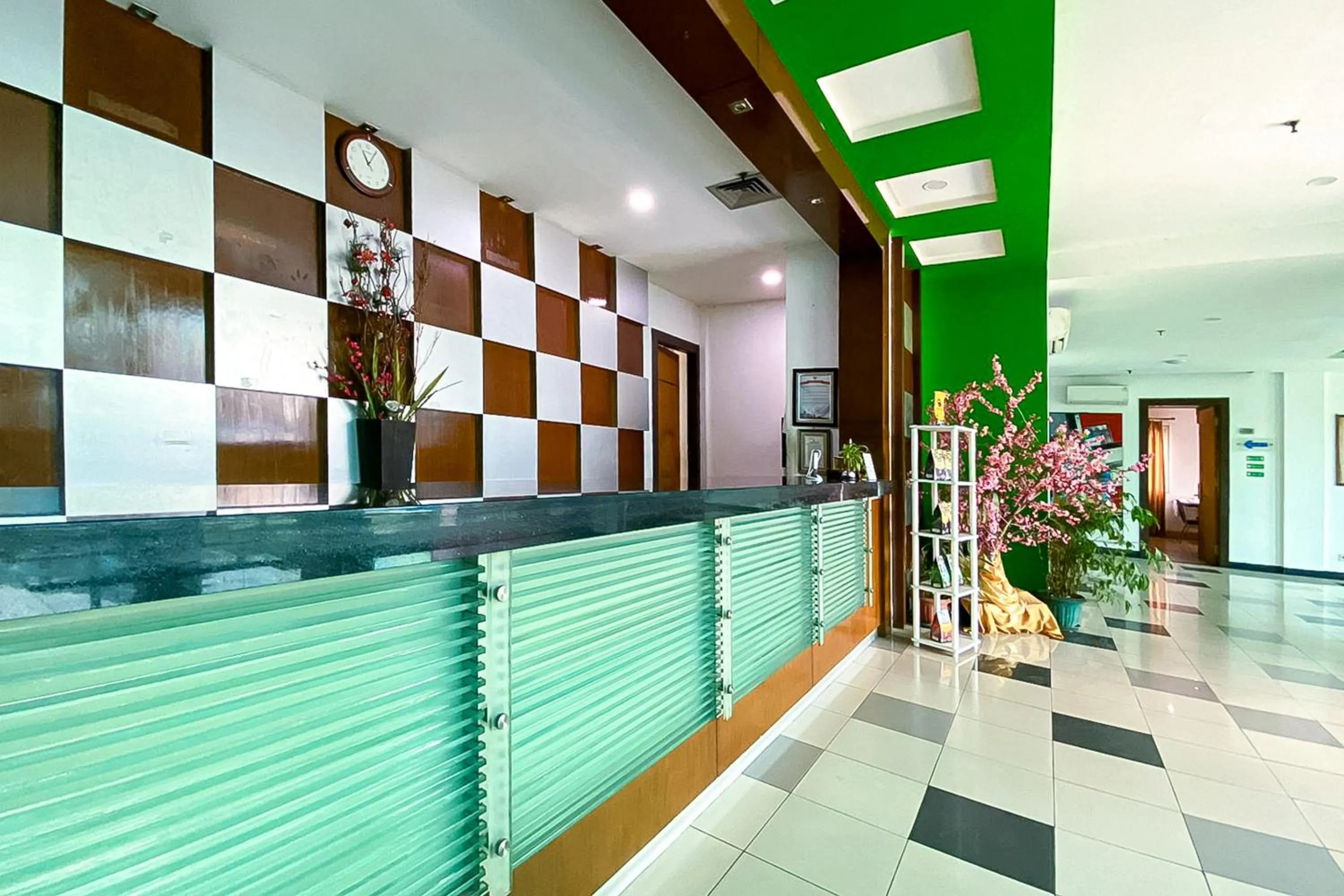 Urbanview Hotel Cosmo Jambi