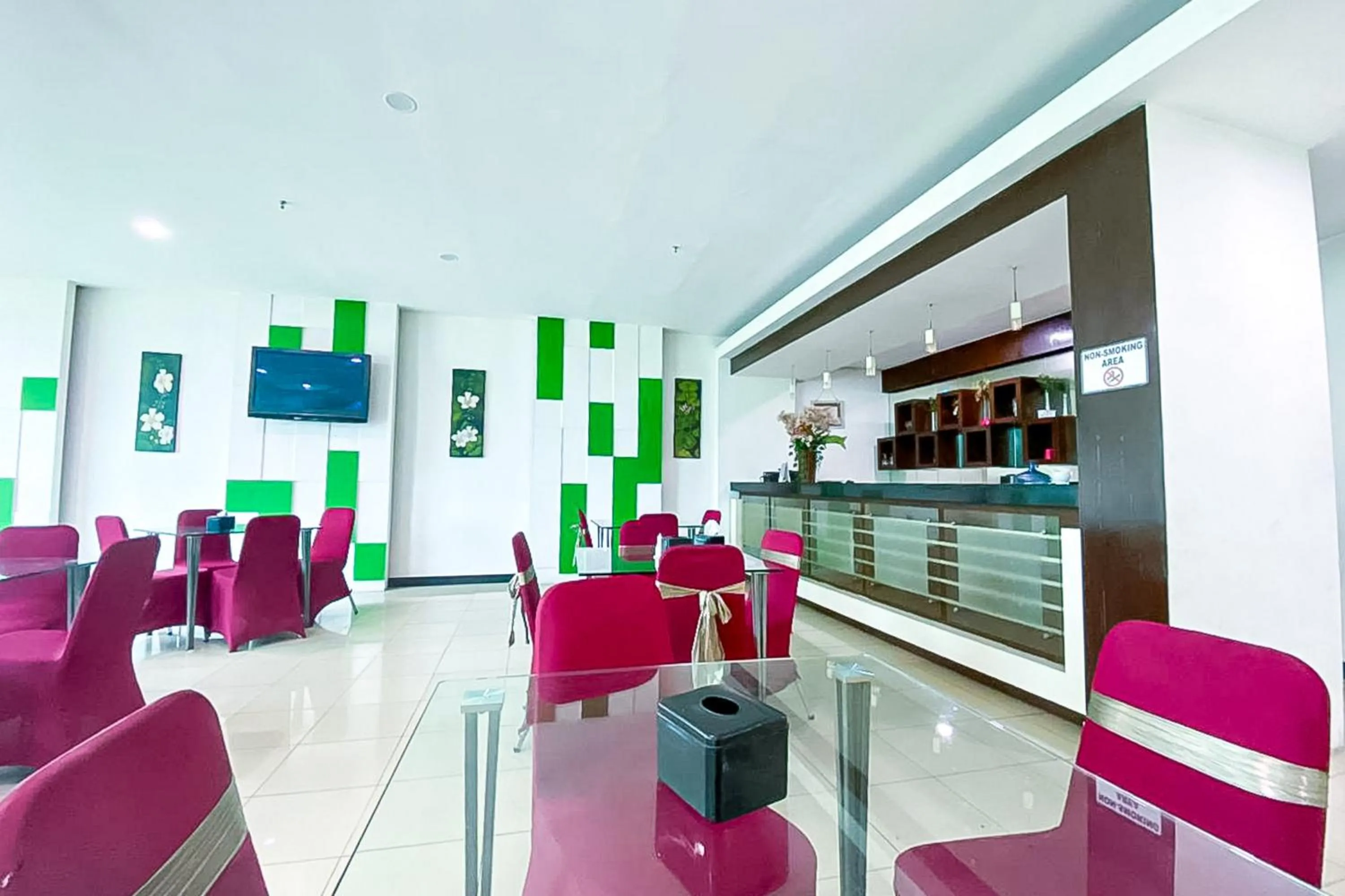 Urbanview Hotel Cosmo Jambi
