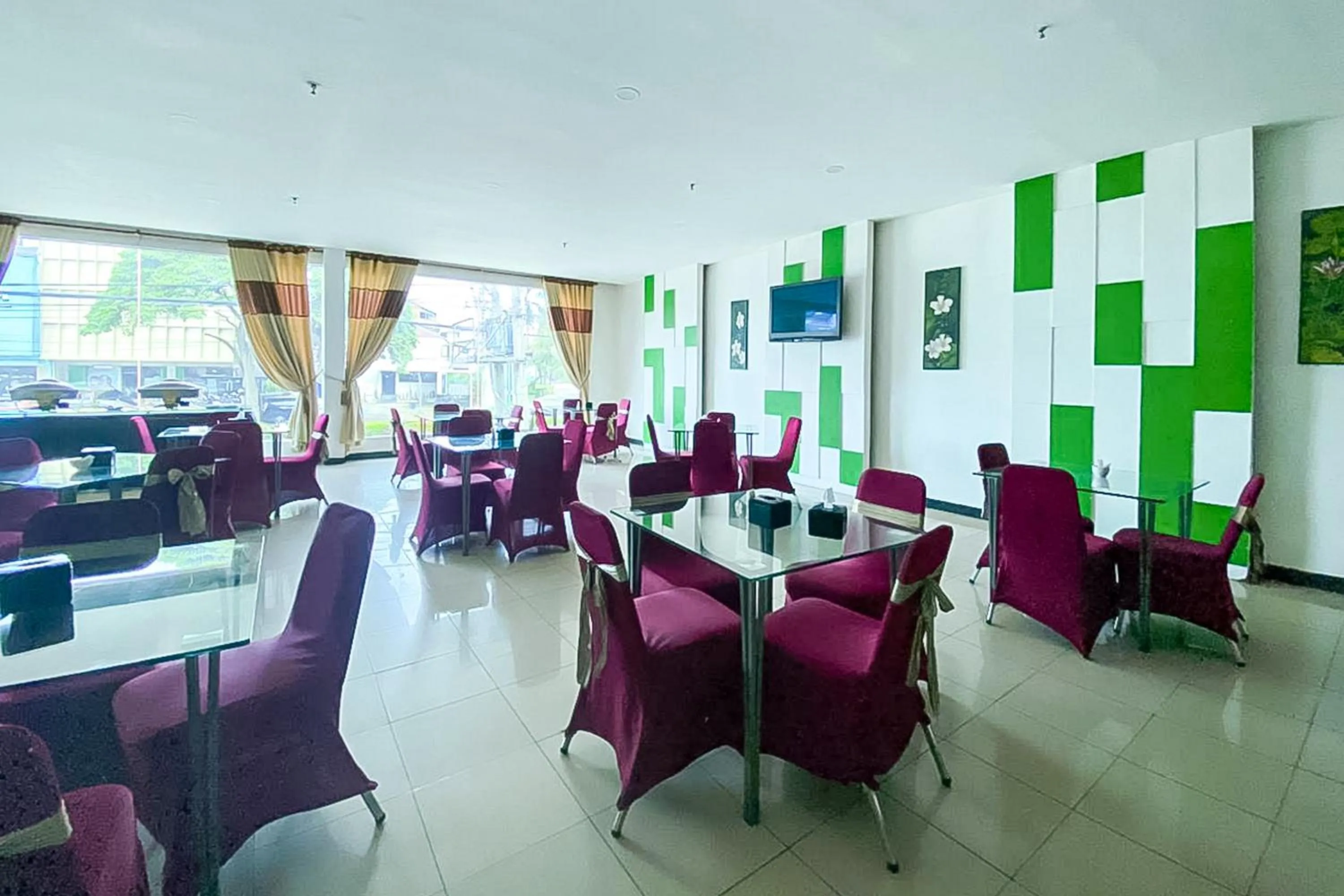 Urbanview Hotel Cosmo Jambi
