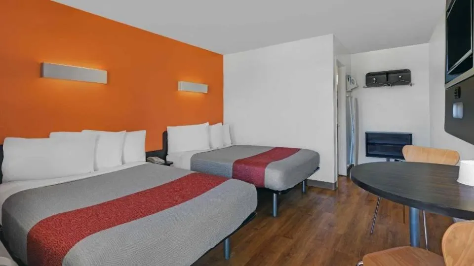 Bed in Super 8 by Wyndham San Jose