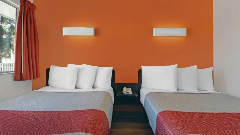 Bed in Super 8 by Wyndham San Jose