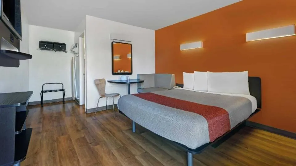 Bed in Super 8 by Wyndham San Jose