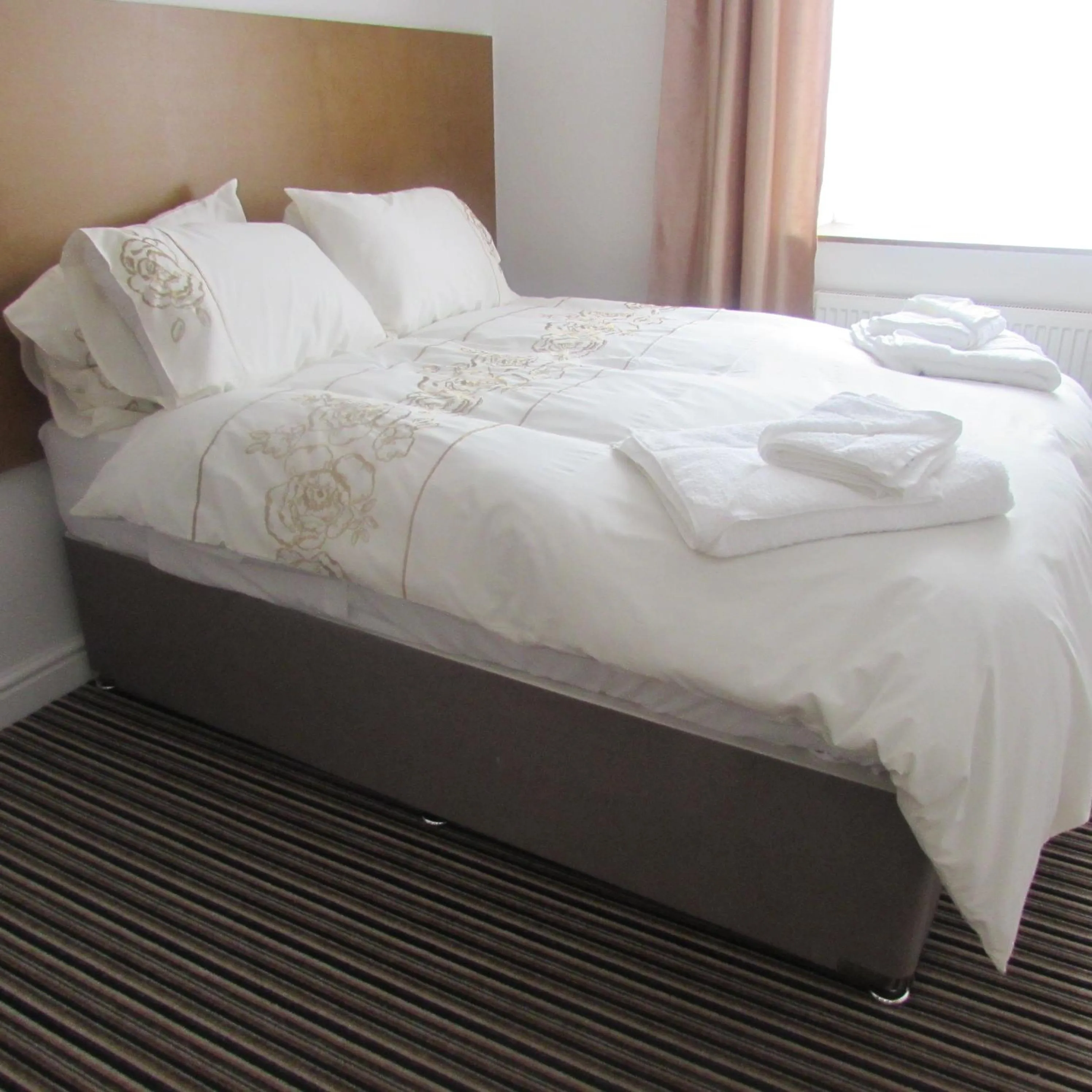 Bed in Lord Nelson Hotel