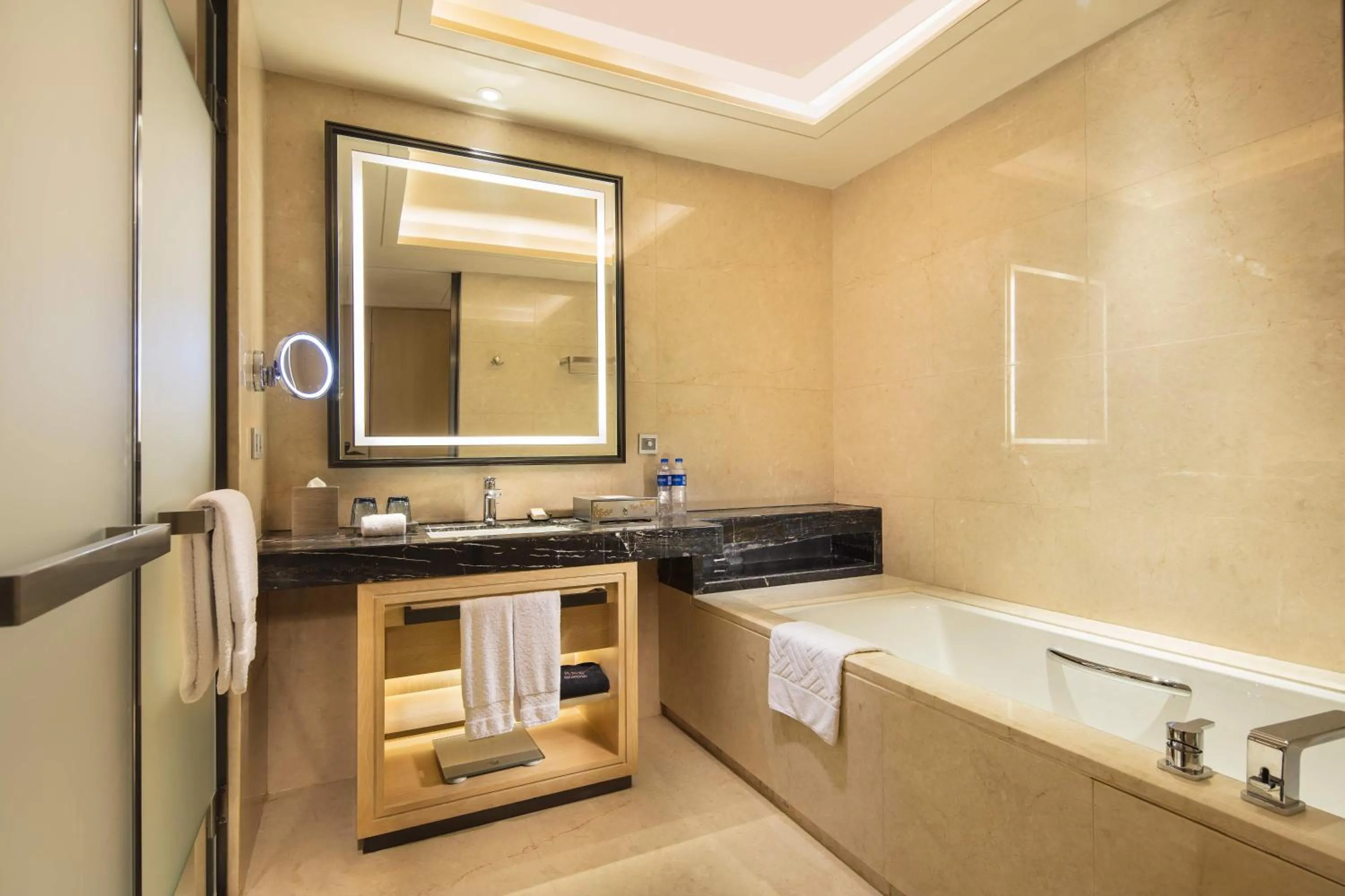 Bathroom, Bed in DoubleTree by Hilton Hotel Anshun