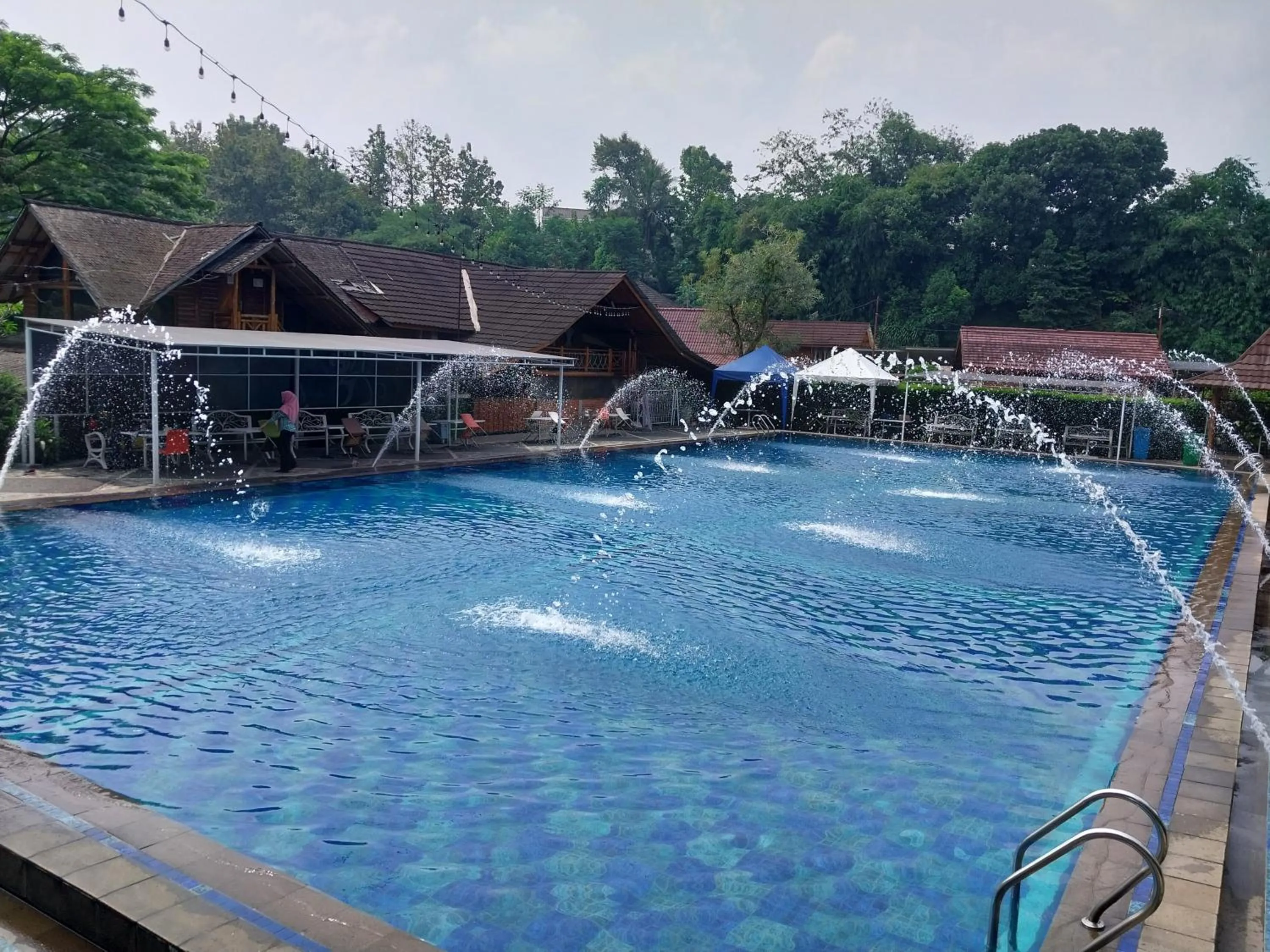 Swimming pool in Saung Dolken Syariah Resort & Hotel