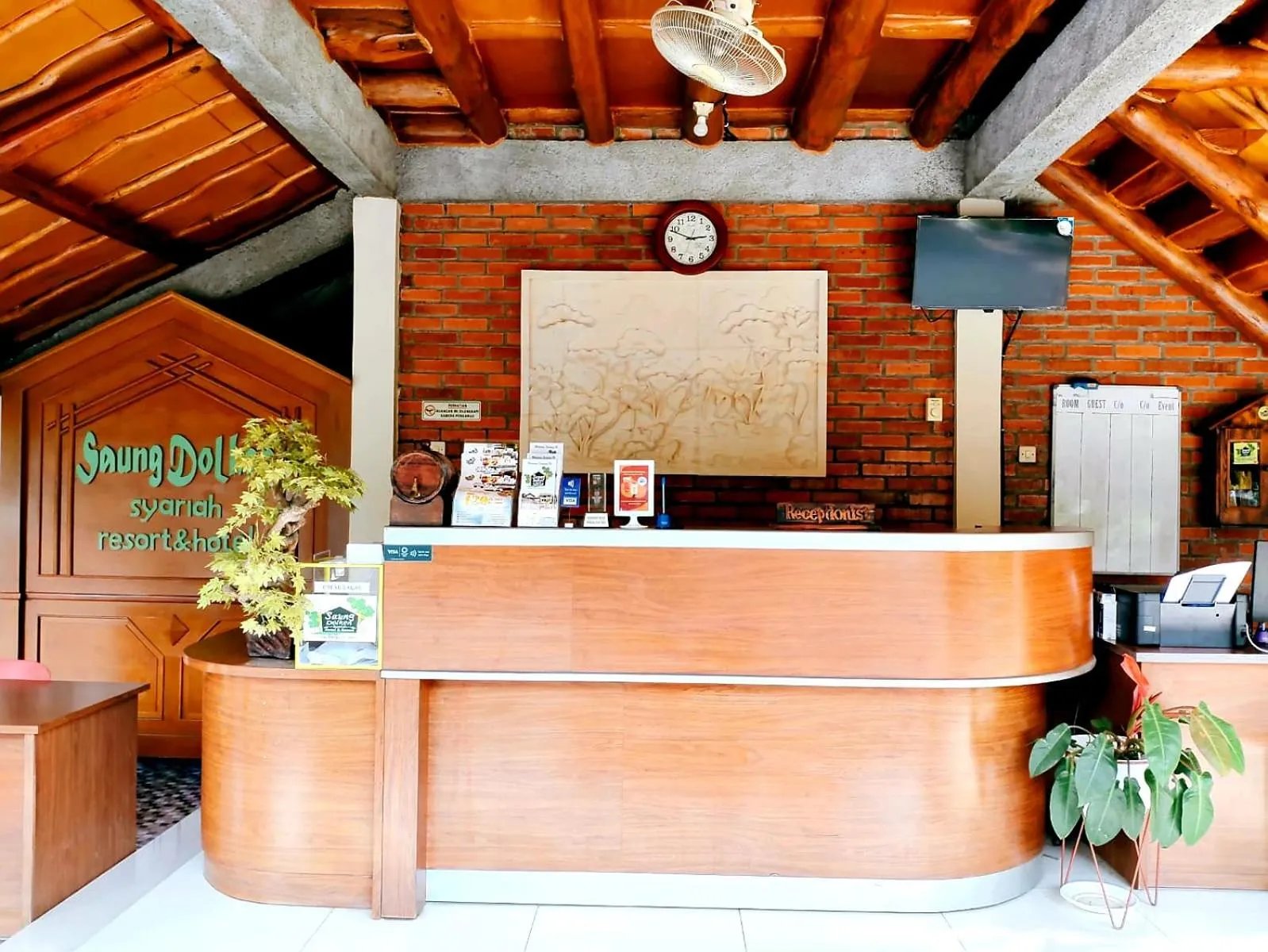 Lobby or reception in Saung Dolken Syariah Resort & Hotel