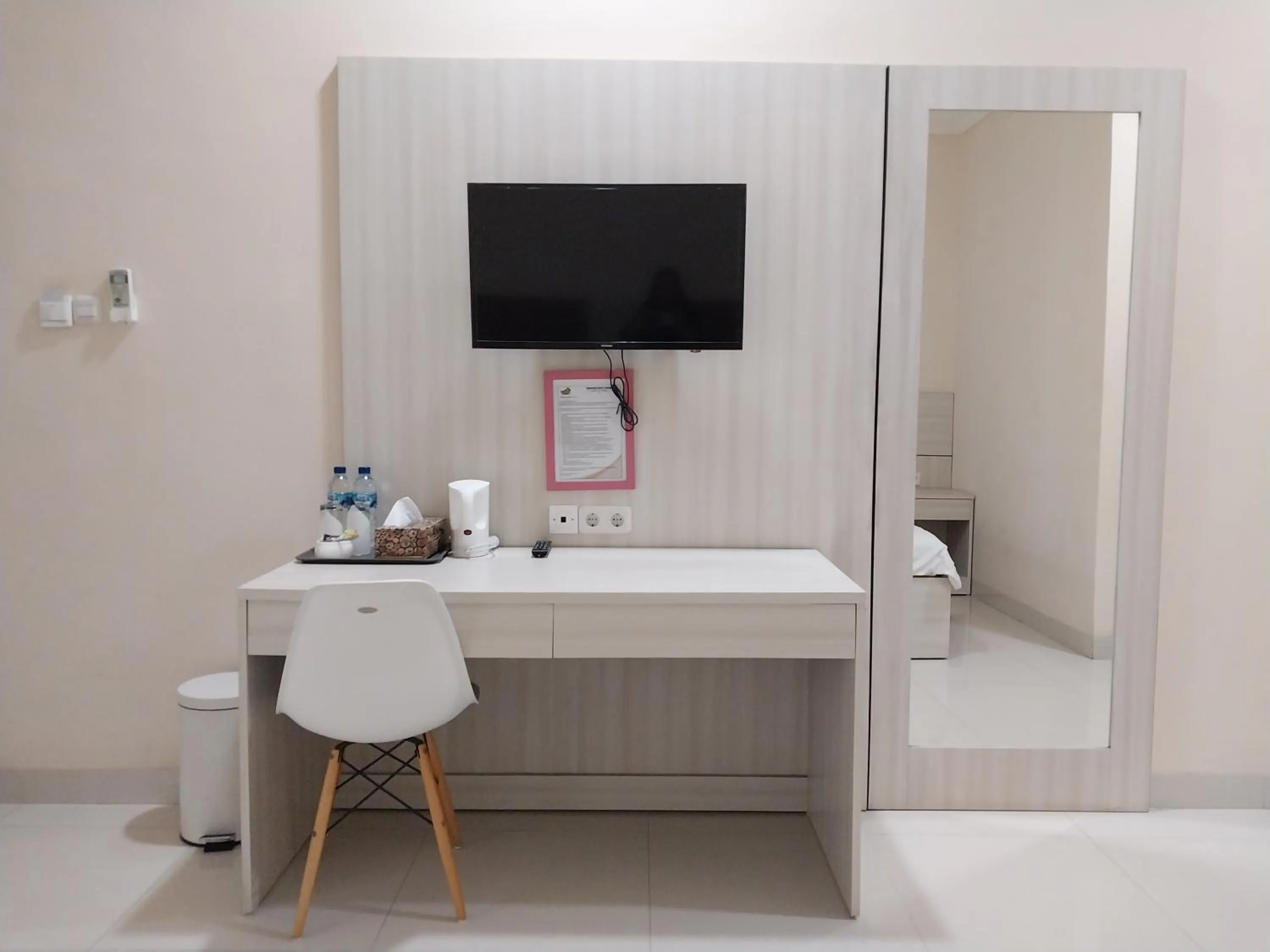 TV and multimedia in Saung Dolken Syariah Resort & Hotel