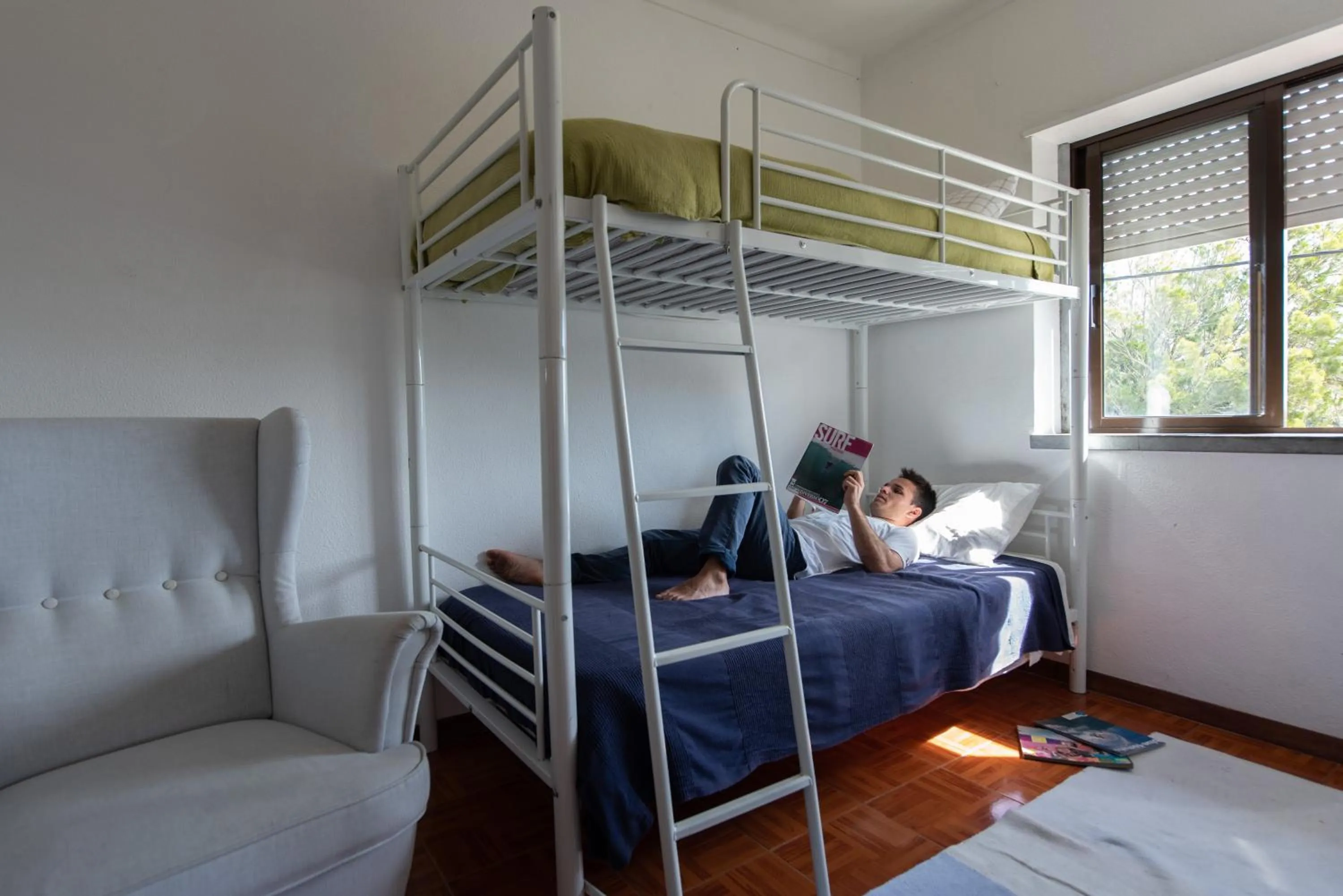 Seating area, Bed in Moby Dick Lodge Cascais