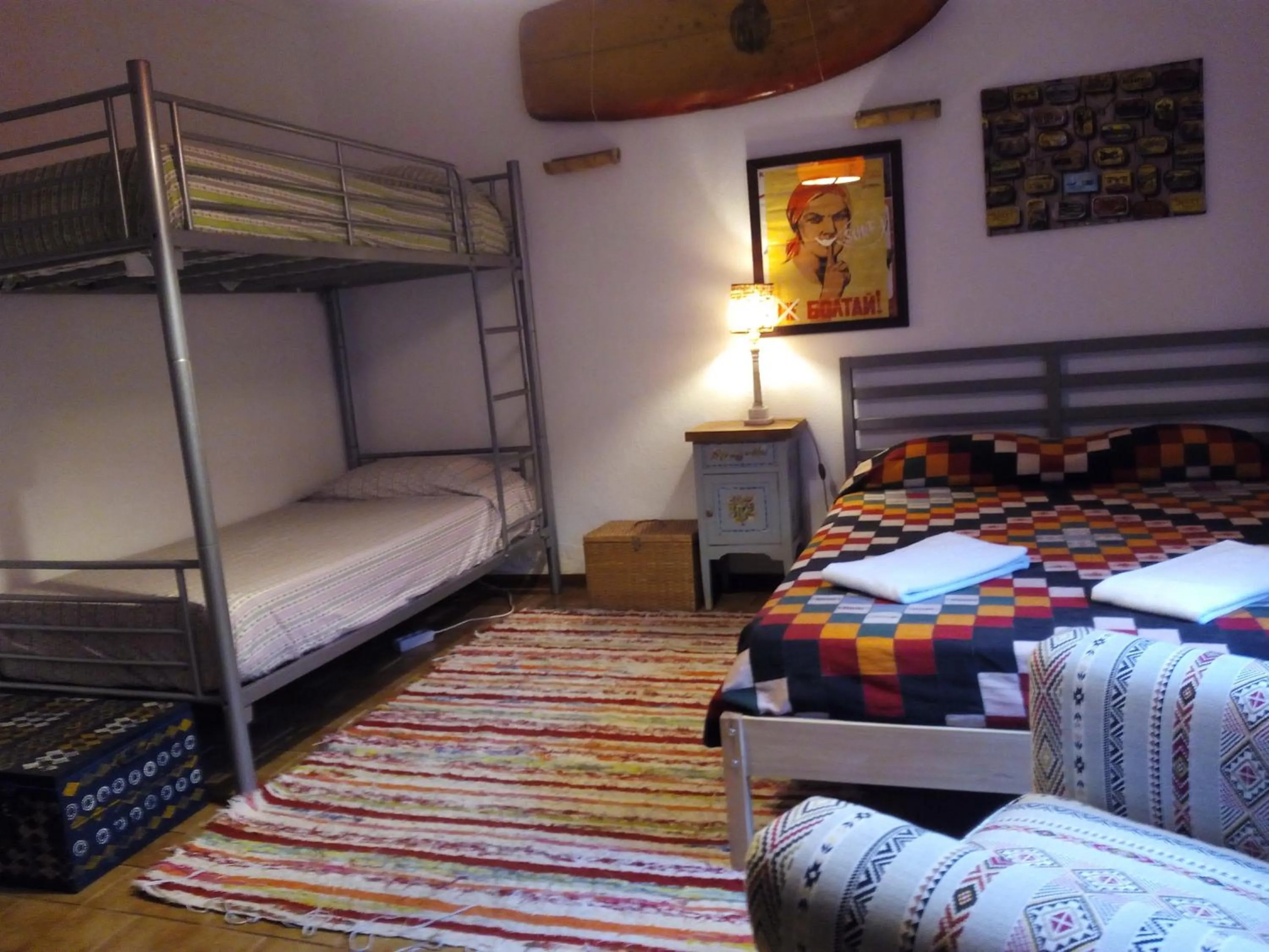 Photo of the whole room, Bed in Moby Dick Lodge Cascais