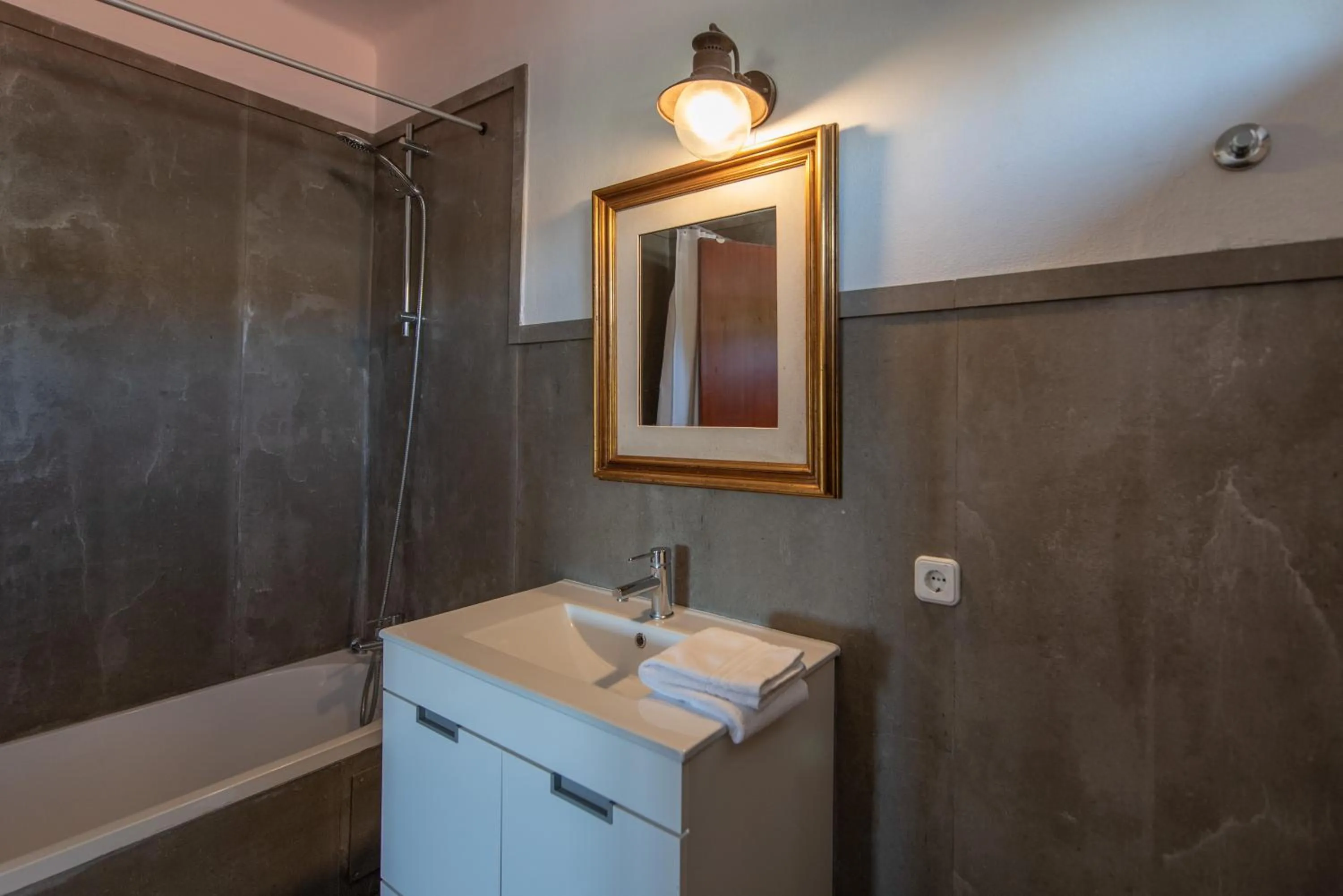 Bathroom in Moby Dick Lodge Cascais