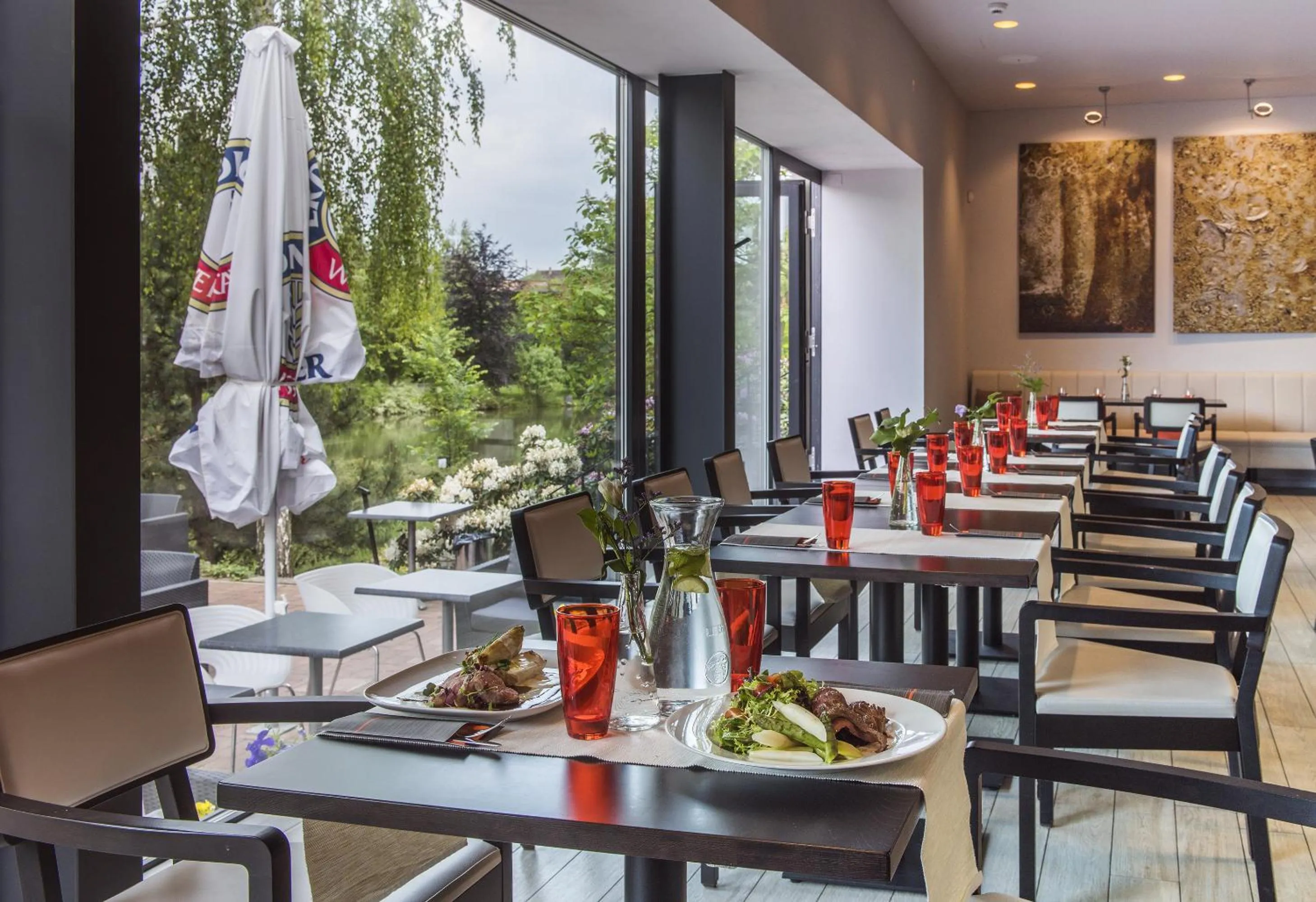 Restaurant/places to eat in Yard Resort