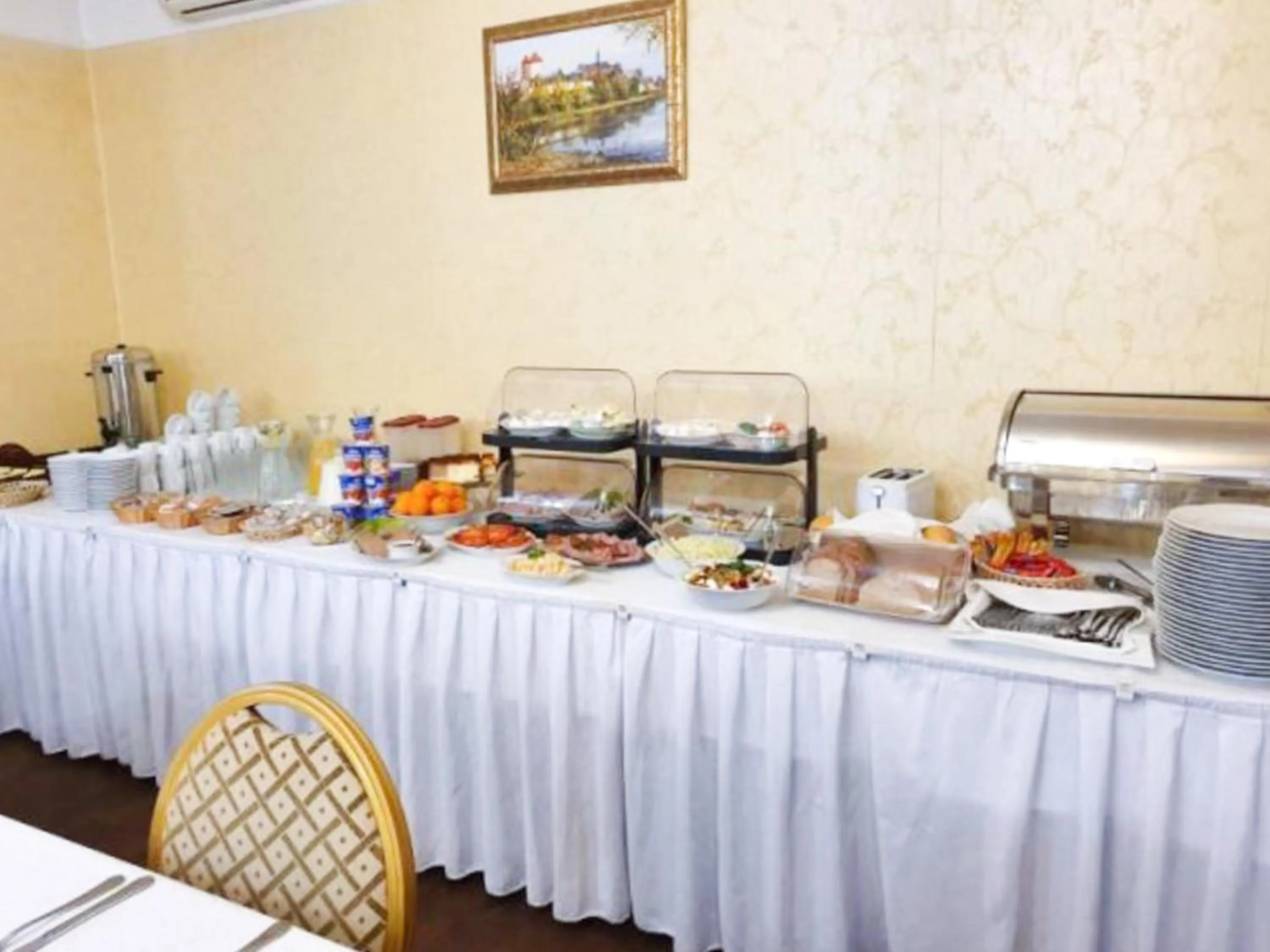 Restaurant/places to eat in Hotel Korona