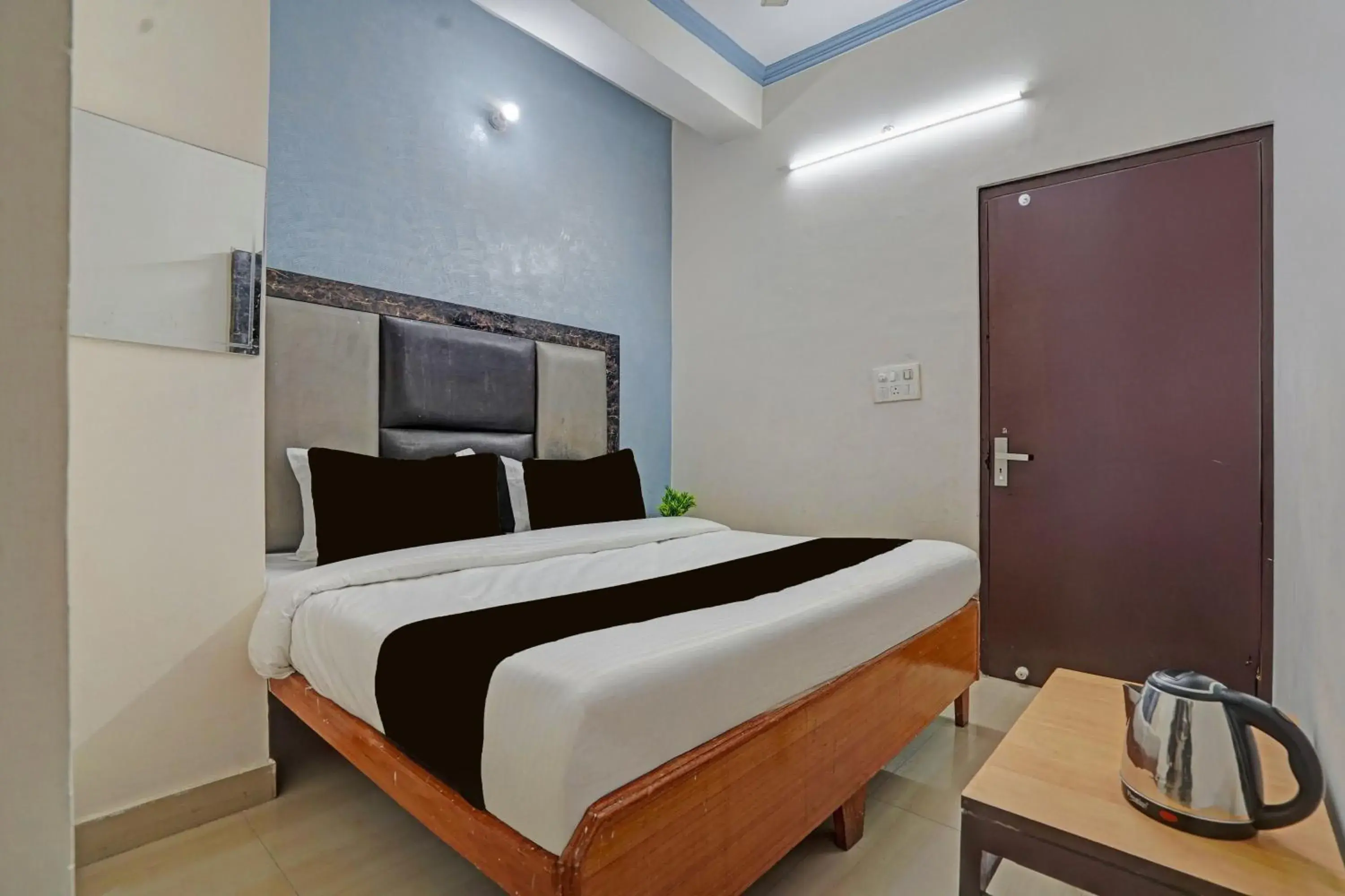 Deluxe Double or Twin Room - single occupancy in Super Hotel O Gopinath Temple Jaipur Formerly Deepak Inn Deluxe Double or Twin Room - single occupancy in Super Hotel O Gopinath Temple Jaipur Formerly Deepak Inn
