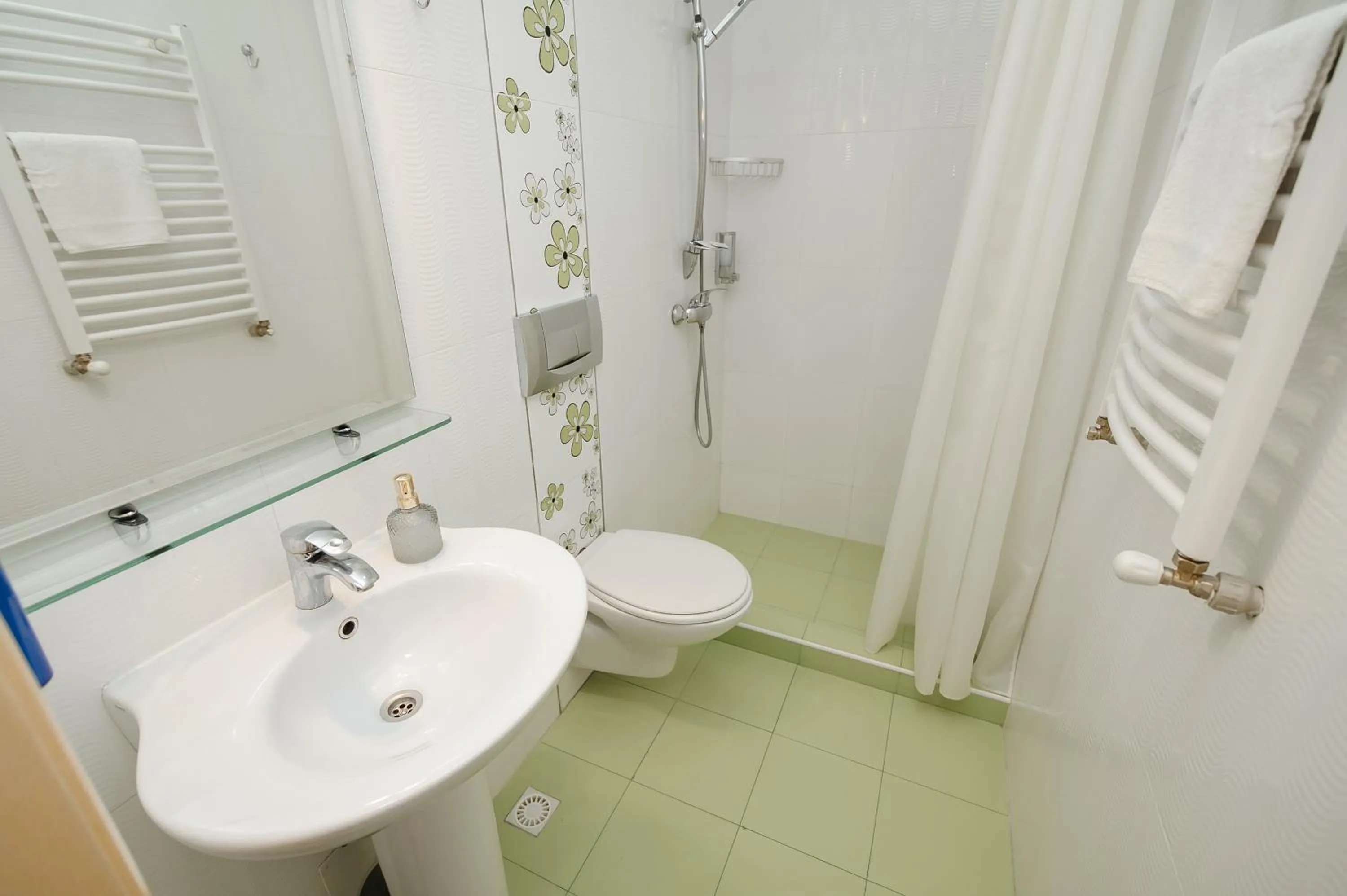 Shower in TipTop Hotel CITY CENTER